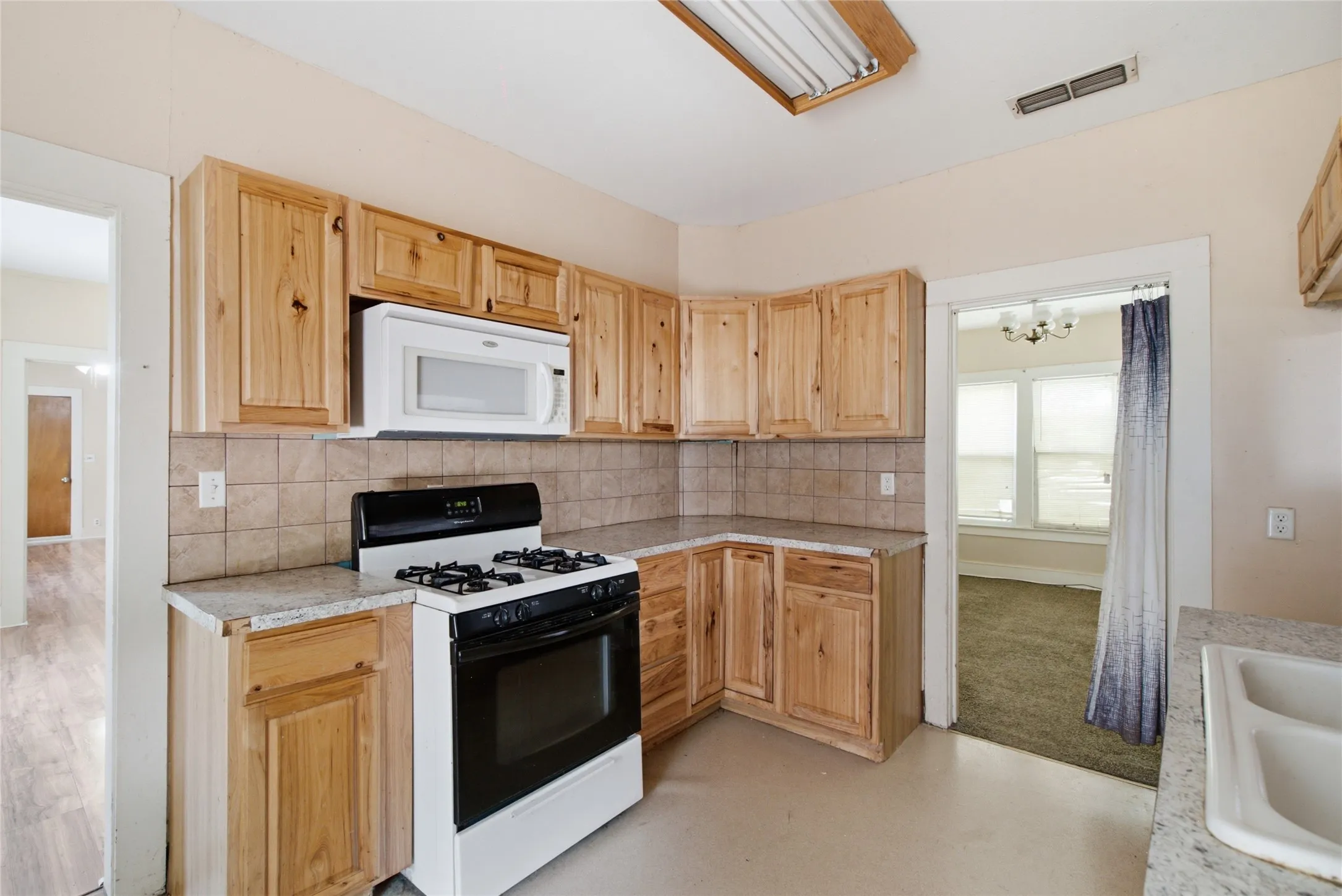 Single Family Residence For Sale in Eastland County , 1307 S Seaman Street, Eastland, Texas 76448, 3 Bedroom, 1 Bathroom, 2 Garage spaces, 1,473 Sqft, built in 1924, mls#21300441, Real Estate Agent in Eastland, Homes For Sale in Eastland county, Homes For Sale in Eastland, Realtor in Eastland Texas, Real Estate Brokerage Independent Realty Texas, Luminita Cordes Realtor