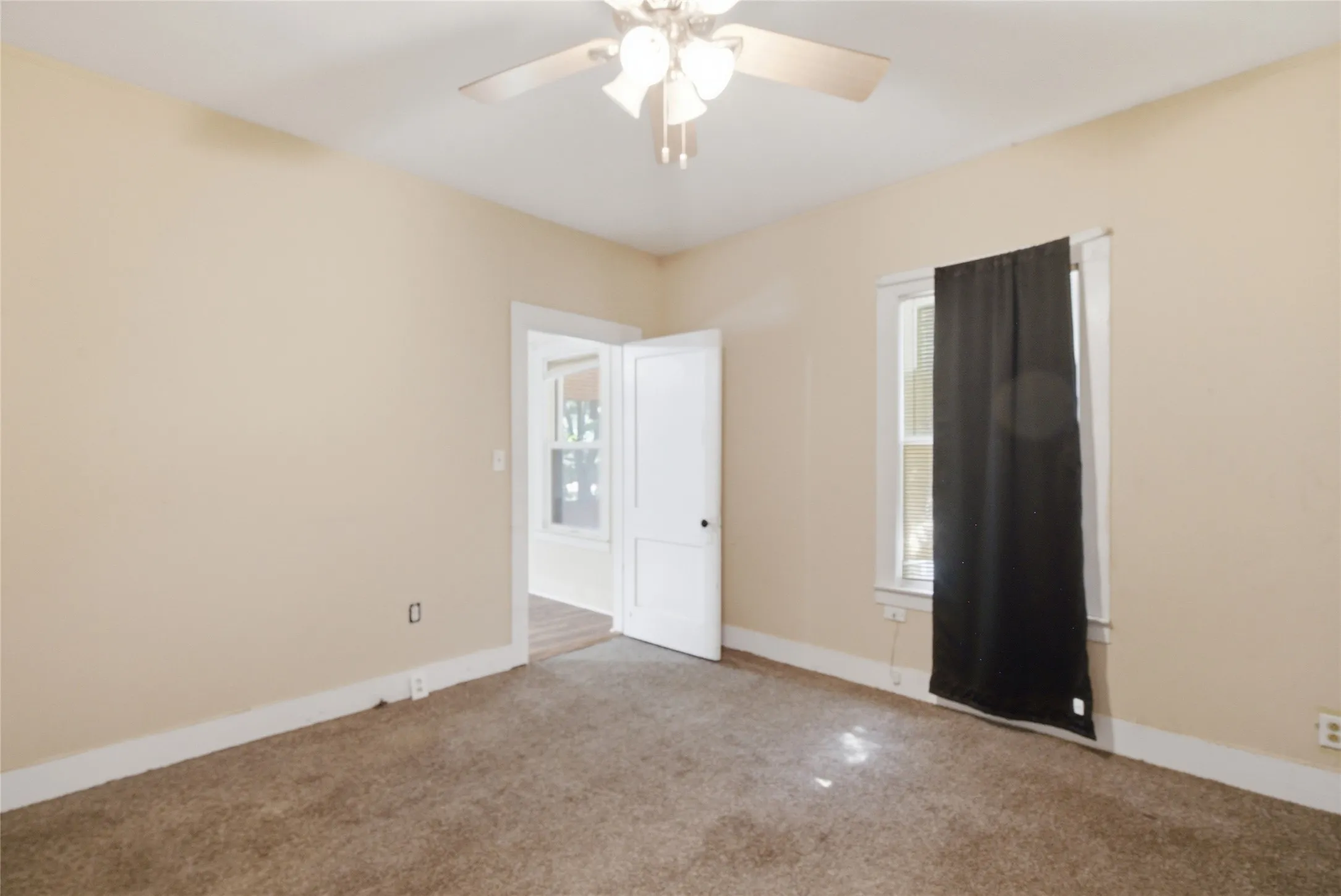 Single Family Residence For Sale in Eastland County , 1307 S Seaman Street, Eastland, Texas 76448, 3 Bedroom, 1 Bathroom, 2 Garage spaces, 1,473 Sqft, built in 1924, mls#21300441, Real Estate Agent in Eastland, Homes For Sale in Eastland county, Homes For Sale in Eastland, Realtor in Eastland Texas, Real Estate Brokerage Independent Realty Texas, Luminita Cordes Realtor