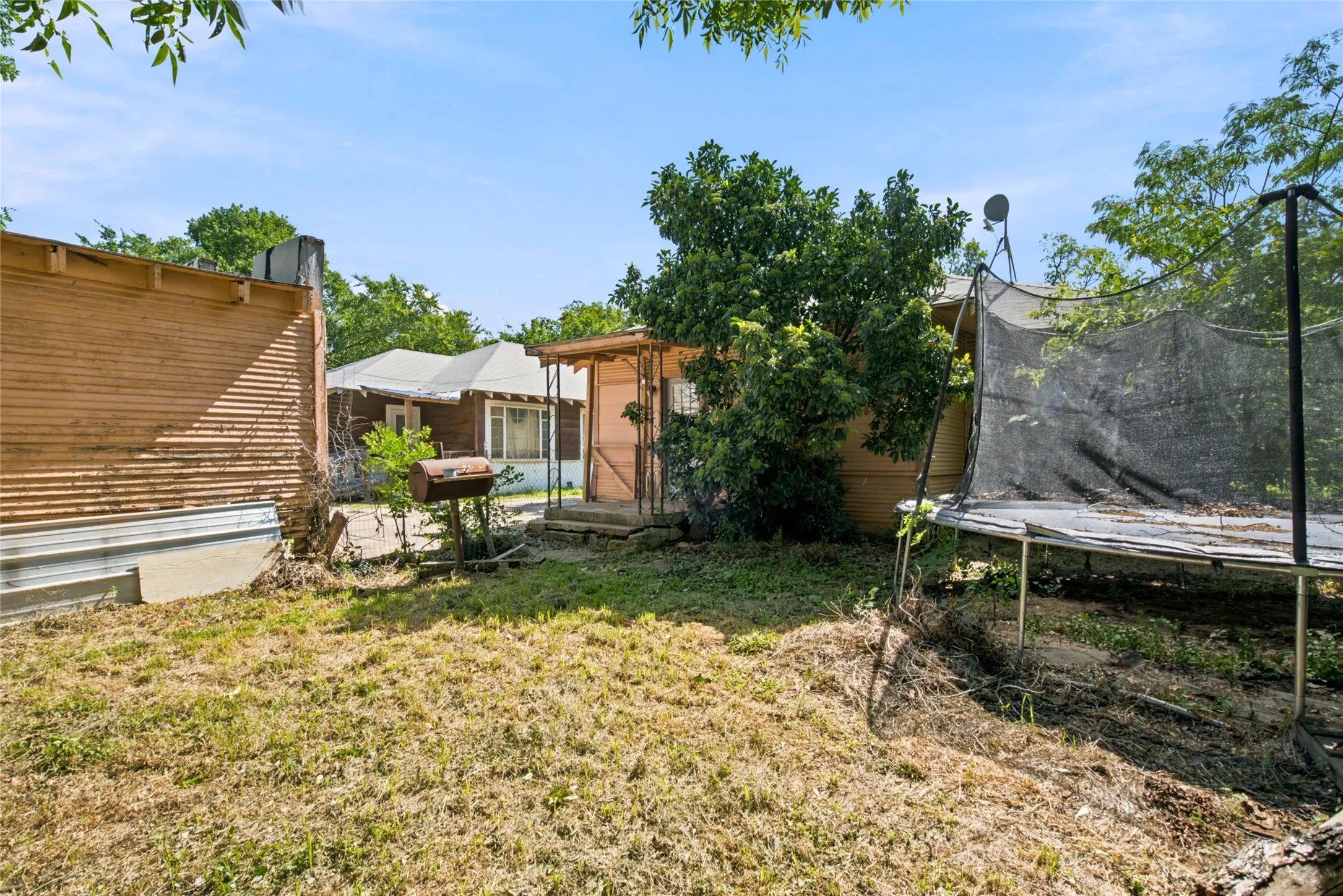 Single Family Residence For Sale in Eastland County , 1307 S Seaman Street, Eastland, Texas 76448, 3 Bedroom, 1 Bathroom, 2 Garage spaces, 1,473 Sqft, built in 1924, mls#21300441, Real Estate Agent in Eastland, Homes For Sale in Eastland county, Homes For Sale in Eastland, Realtor in Eastland Texas, Real Estate Brokerage Independent Realty Texas, Luminita Cordes Realtor