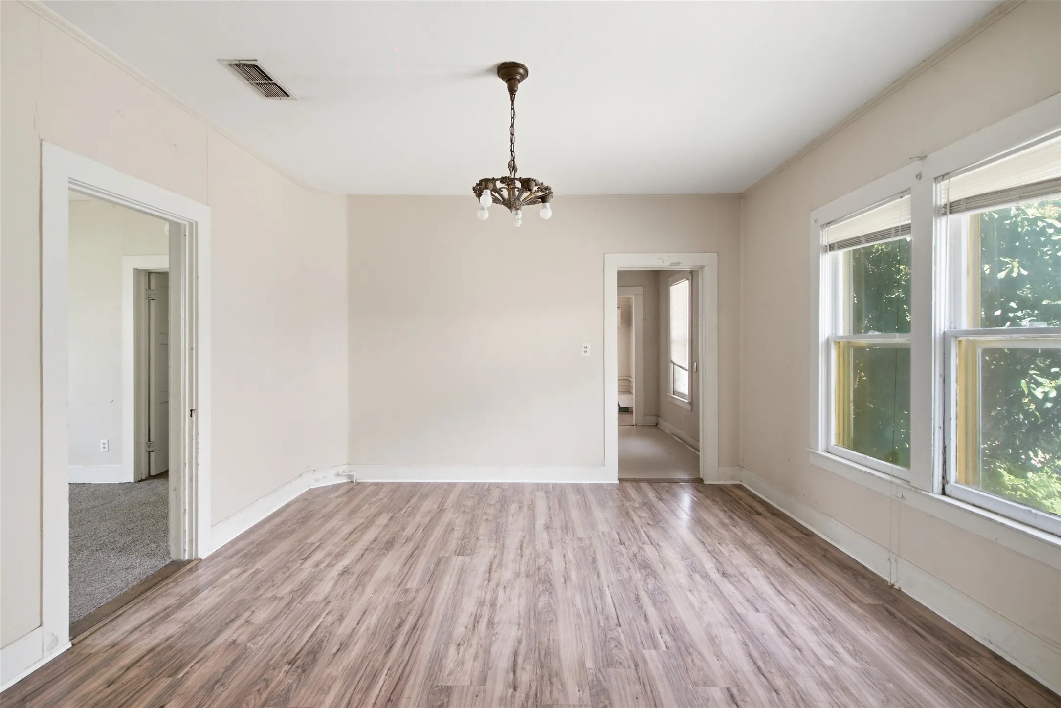 Single Family Residence For Sale in Eastland County , 1307 S Seaman Street, Eastland, Texas 76448, 3 Bedroom, 1 Bathroom, 2 Garage spaces, 1,473 Sqft, built in 1924, mls#21300441, Real Estate Agent in Eastland, Homes For Sale in Eastland county, Homes For Sale in Eastland, Realtor in Eastland Texas, Real Estate Brokerage Independent Realty Texas, Luminita Cordes Realtor