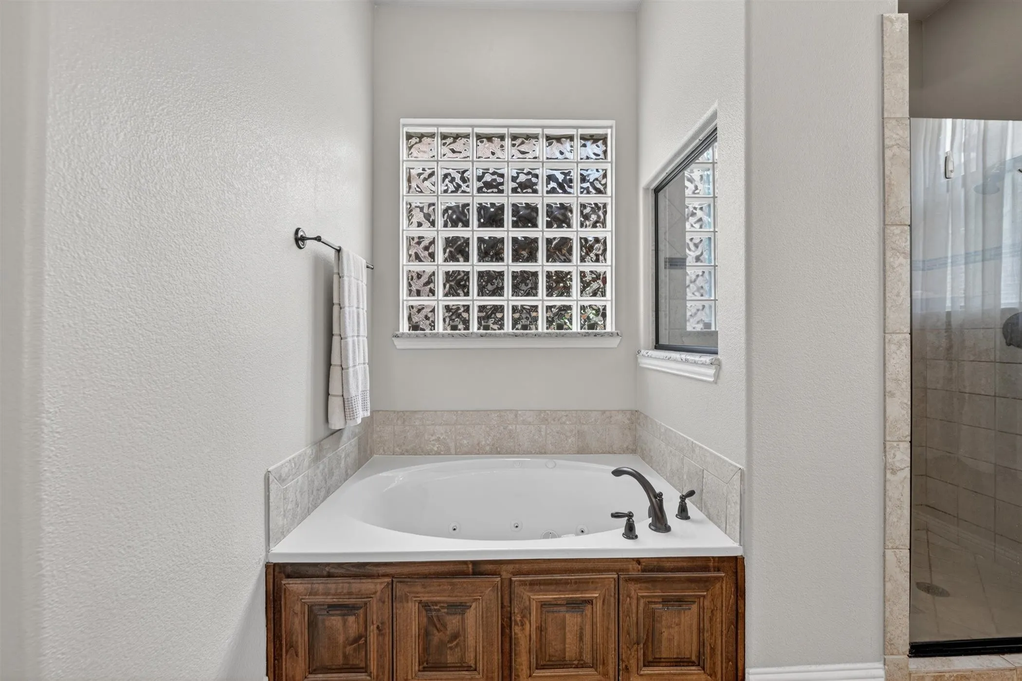 Single Family Residence For Sale in Collin County , 2213 Leonardo Court, Plano, Texas 75025, 4 Bedroom, 4 Bathroom, 2 Garage spaces, 3,224 Sqft, built in 2015, mls#21216240, Real Estate Agent in Plano, Homes For Sale in Collin county, Homes For Sale in Plano, Realtor in Plano Texas, Real Estate Brokerage Independent Realty Texas, Luminita Cordes Realtor