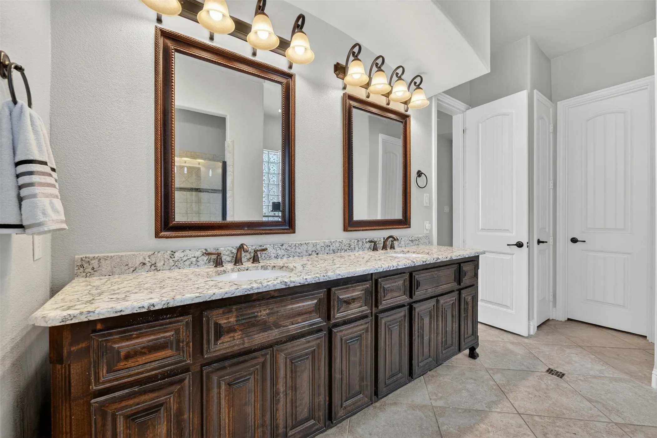 Single Family Residence For Sale in Collin County , 2213 Leonardo Court, Plano, Texas 75025, 4 Bedroom, 4 Bathroom, 2 Garage spaces, 3,224 Sqft, built in 2015, mls#21216240, Real Estate Agent in Plano, Homes For Sale in Collin county, Homes For Sale in Plano, Realtor in Plano Texas, Real Estate Brokerage Independent Realty Texas, Luminita Cordes Realtor