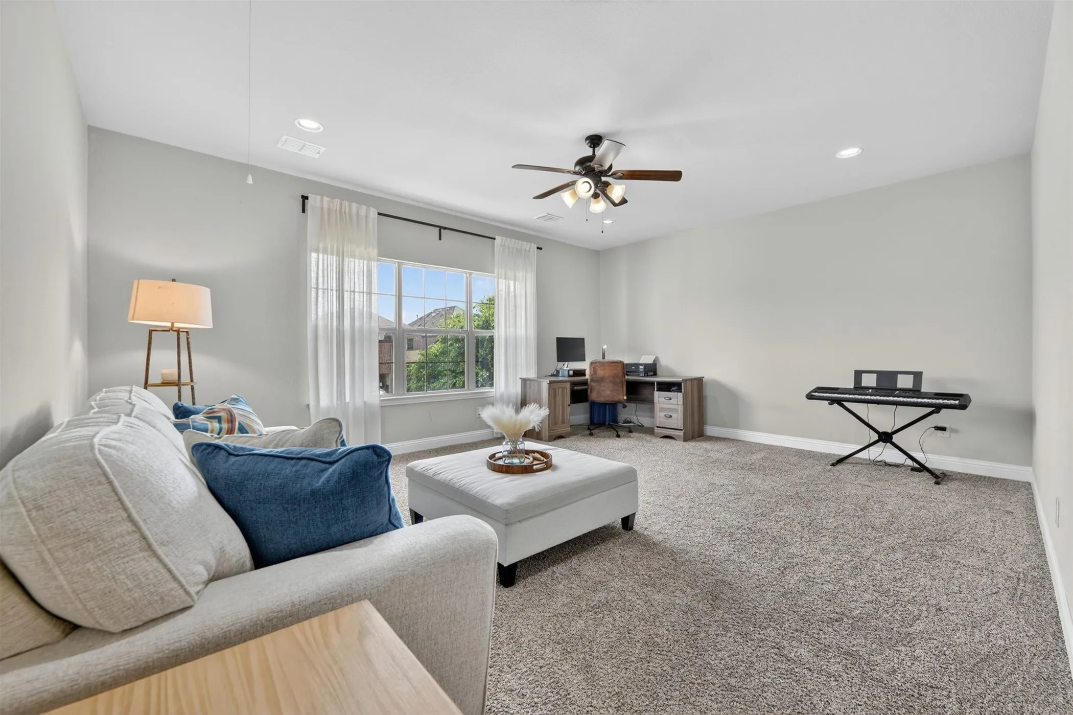 Large second living room or game room upstairs