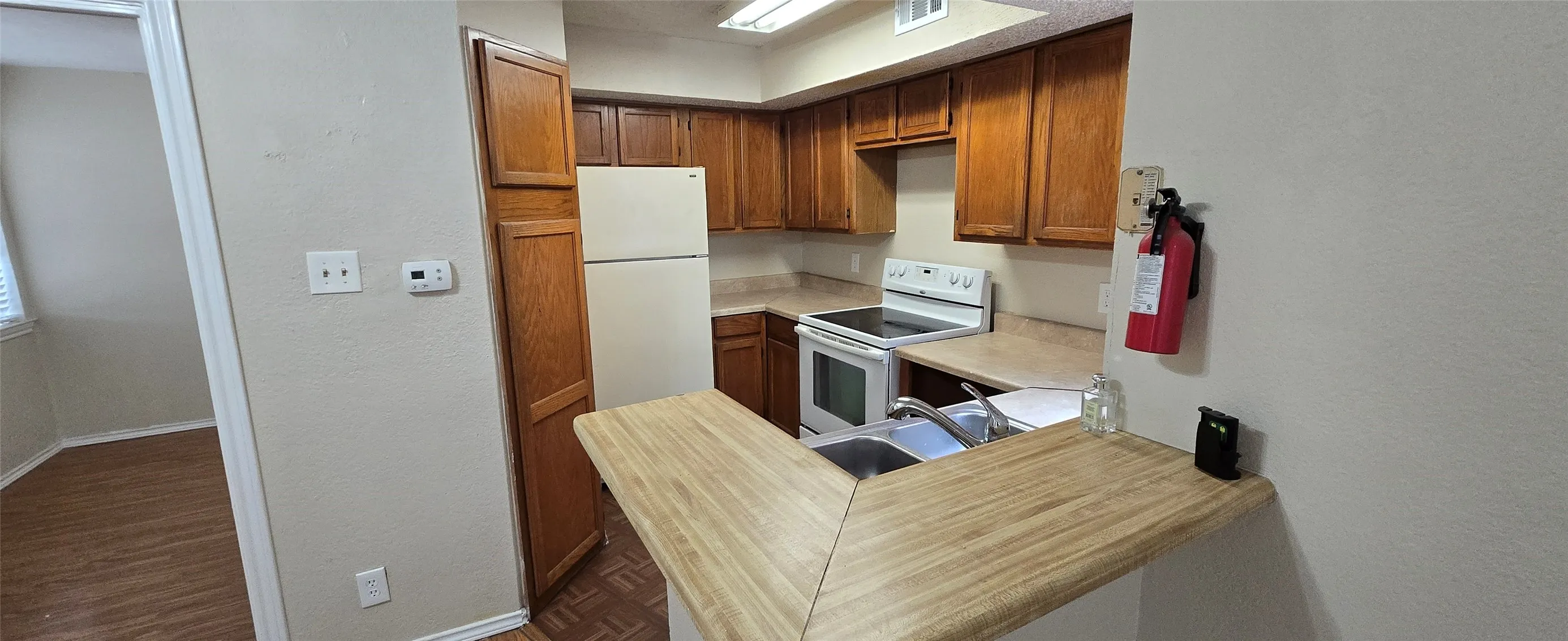 Condominium For Sale in Dallas County , 9805 Walnut Street 204, Dallas, Texas 75243, 2 Bedroom, 2 Bathroom, Garage spaces, 894 Sqft, built in 1981, Price $75,000, mls#21306177, Real Estate Agent in Dallas, Homes For Sale in Dallas county, Homes For Sale in Dallas, Realtor in Dallas Texas, Real Estate Brokerage Independent Realty Texas, Luminita Cordes Realtor