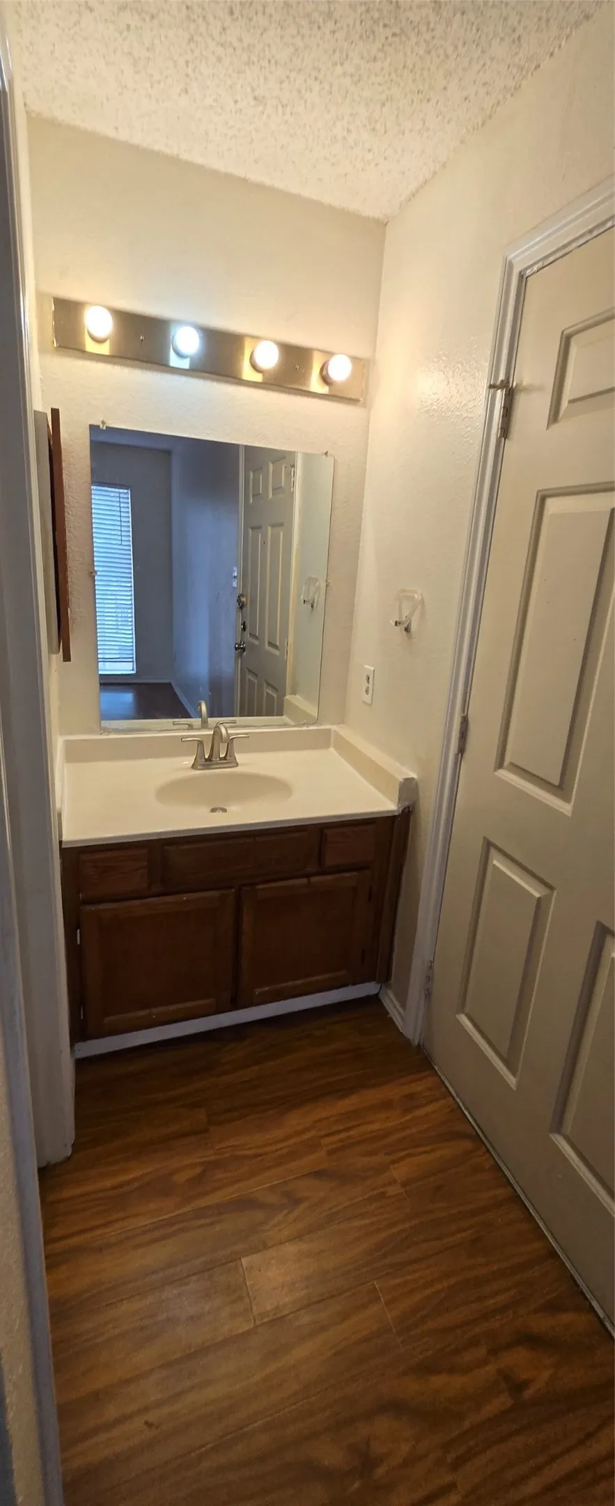 Condominium For Sale in Dallas County , 9805 Walnut Street 204, Dallas, Texas 75243, 2 Bedroom, 2 Bathroom, Garage spaces, 894 Sqft, built in 1981, Price $75,000, mls#21306177, Real Estate Agent in Dallas, Homes For Sale in Dallas county, Homes For Sale in Dallas, Realtor in Dallas Texas, Real Estate Brokerage Independent Realty Texas, Luminita Cordes Realtor