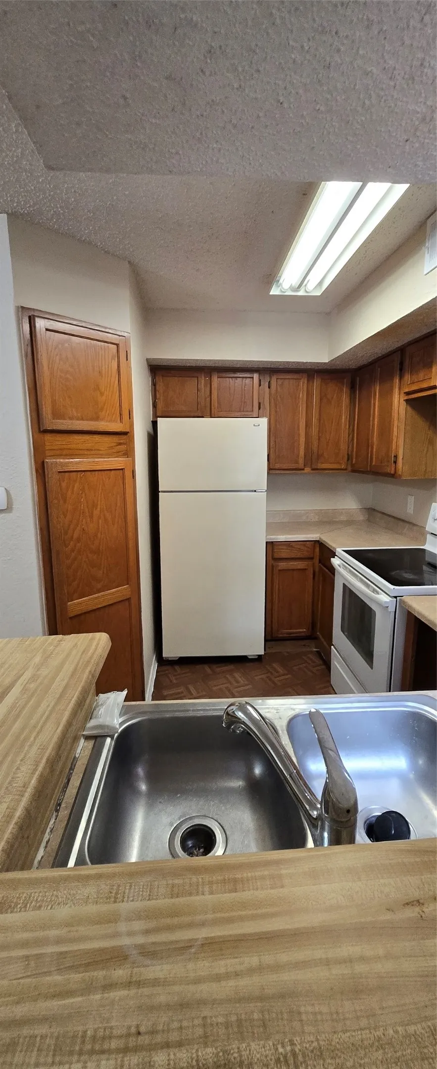 Condominium For Sale in Dallas County , 9805 Walnut Street 204, Dallas, Texas 75243, 2 Bedroom, 2 Bathroom, Garage spaces, 894 Sqft, built in 1981, Price $75,000, mls#21306177, Real Estate Agent in Dallas, Homes For Sale in Dallas county, Homes For Sale in Dallas, Realtor in Dallas Texas, Real Estate Brokerage Independent Realty Texas, Luminita Cordes Realtor
