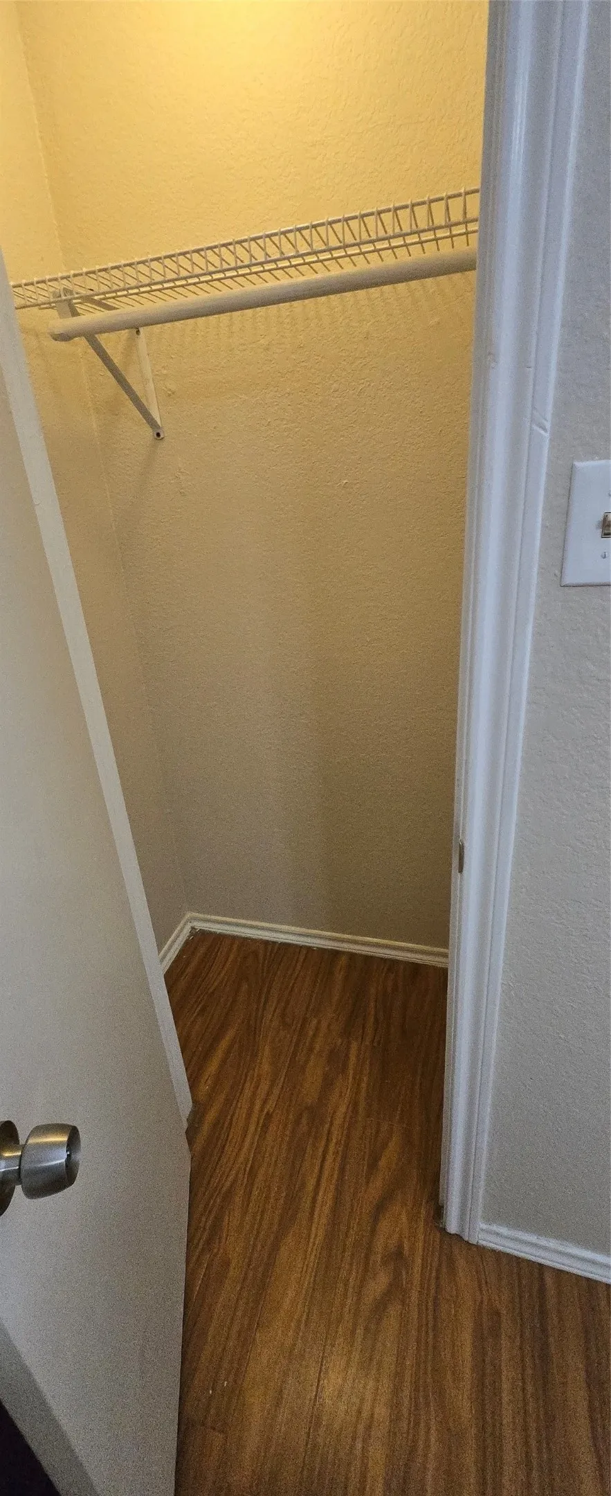 Condominium For Sale in Dallas County , 9805 Walnut Street 204, Dallas, Texas 75243, 2 Bedroom, 2 Bathroom, Garage spaces, 894 Sqft, built in 1981, Price $75,000, mls#21306177, Real Estate Agent in Dallas, Homes For Sale in Dallas county, Homes For Sale in Dallas, Realtor in Dallas Texas, Real Estate Brokerage Independent Realty Texas, Luminita Cordes Realtor