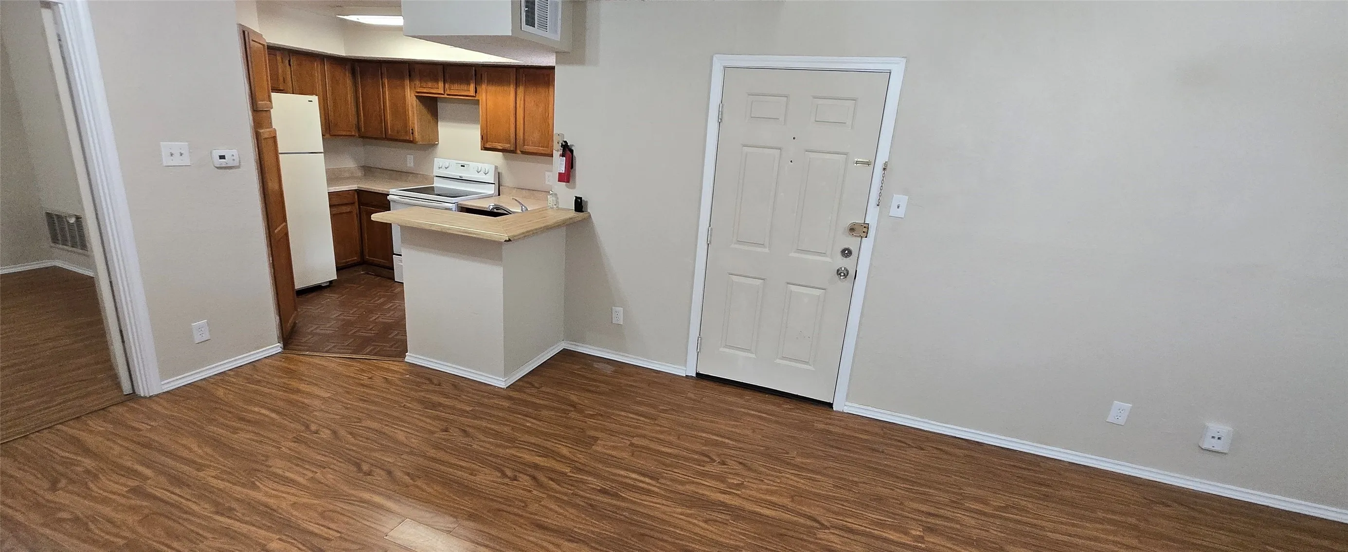 Condominium For Sale in Dallas County , 9805 Walnut Street 204, Dallas, Texas 75243, 2 Bedroom, 2 Bathroom, Garage spaces, 894 Sqft, built in 1981, Price $75,000, mls#21306177, Real Estate Agent in Dallas, Homes For Sale in Dallas county, Homes For Sale in Dallas, Realtor in Dallas Texas, Real Estate Brokerage Independent Realty Texas, Luminita Cordes Realtor