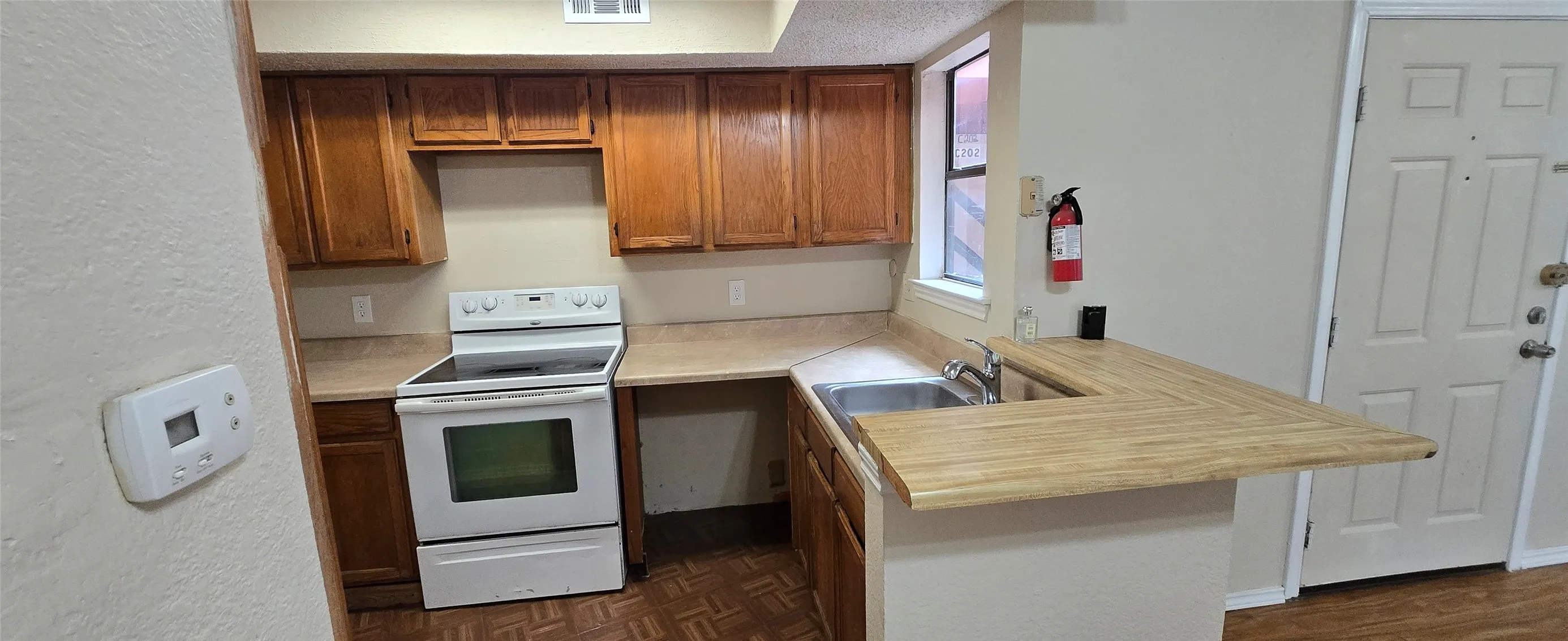 Condominium For Sale in Dallas County , 9805 Walnut Street 204, Dallas, Texas 75243, 2 Bedroom, 2 Bathroom, Garage spaces, 894 Sqft, built in 1981, Price $75,000, mls#21306177, Real Estate Agent in Dallas, Homes For Sale in Dallas county, Homes For Sale in Dallas, Realtor in Dallas Texas, Real Estate Brokerage Independent Realty Texas, Luminita Cordes Realtor
