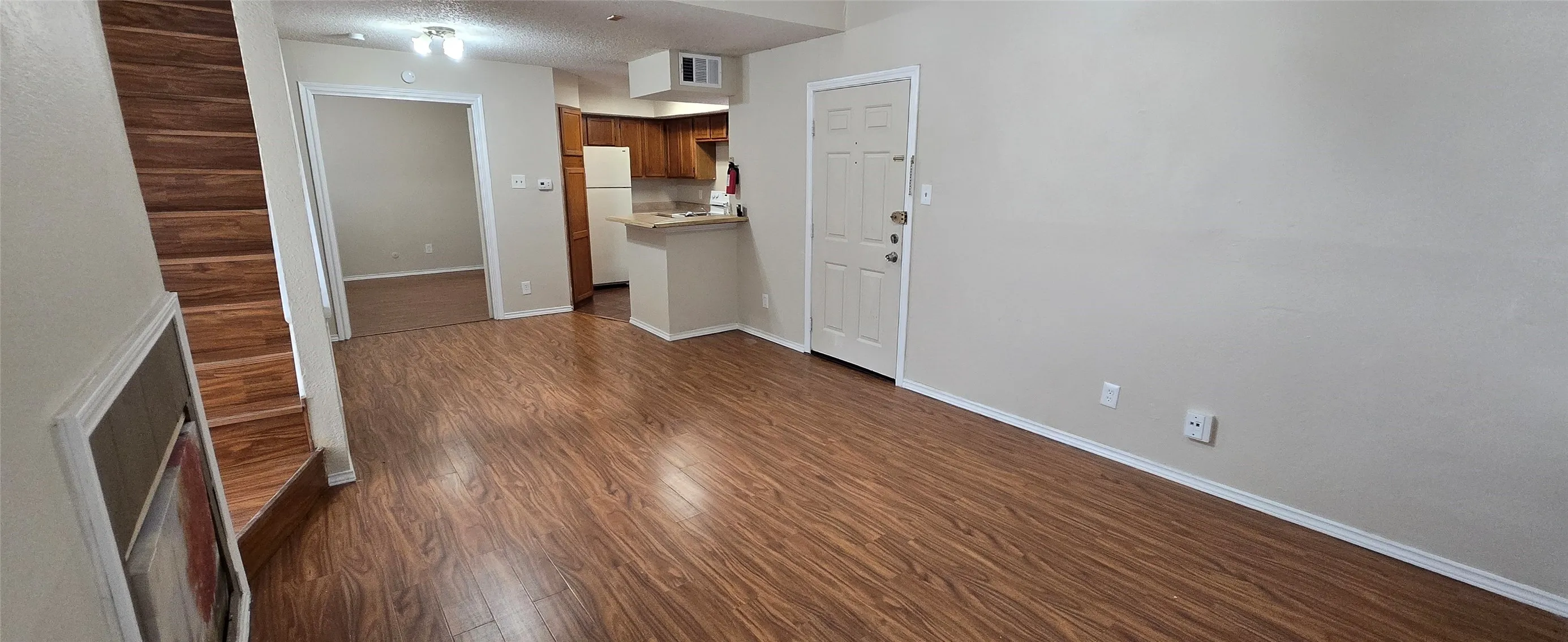 Condominium For Sale in Dallas County , 9805 Walnut Street 204, Dallas, Texas 75243, 2 Bedroom, 2 Bathroom, Garage spaces, 894 Sqft, built in 1981, Price $75,000, mls#21306177, Real Estate Agent in Dallas, Homes For Sale in Dallas county, Homes For Sale in Dallas, Realtor in Dallas Texas, Real Estate Brokerage Independent Realty Texas, Luminita Cordes Realtor