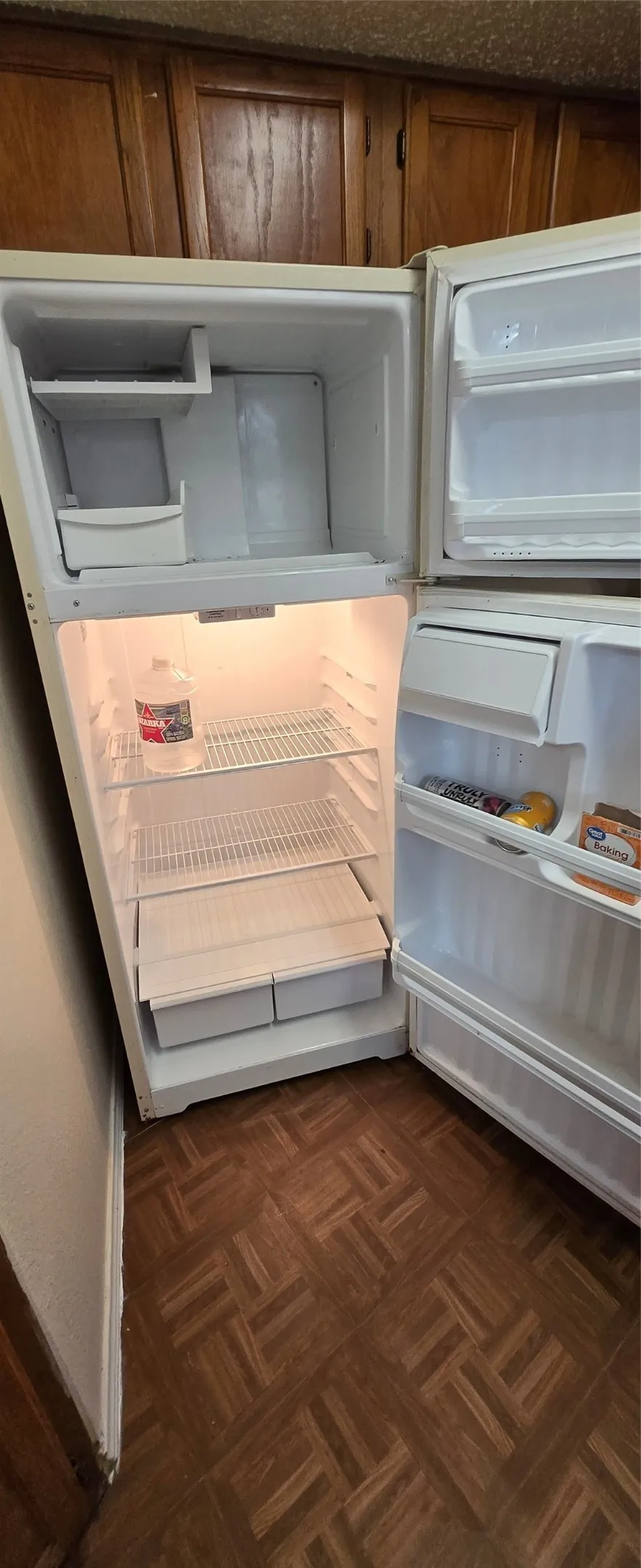 Condominium For Sale in Dallas County , 9805 Walnut Street 204, Dallas, Texas 75243, 2 Bedroom, 2 Bathroom, Garage spaces, 894 Sqft, built in 1981, Price $75,000, mls#21306177, Real Estate Agent in Dallas, Homes For Sale in Dallas county, Homes For Sale in Dallas, Realtor in Dallas Texas, Real Estate Brokerage Independent Realty Texas, Luminita Cordes Realtor