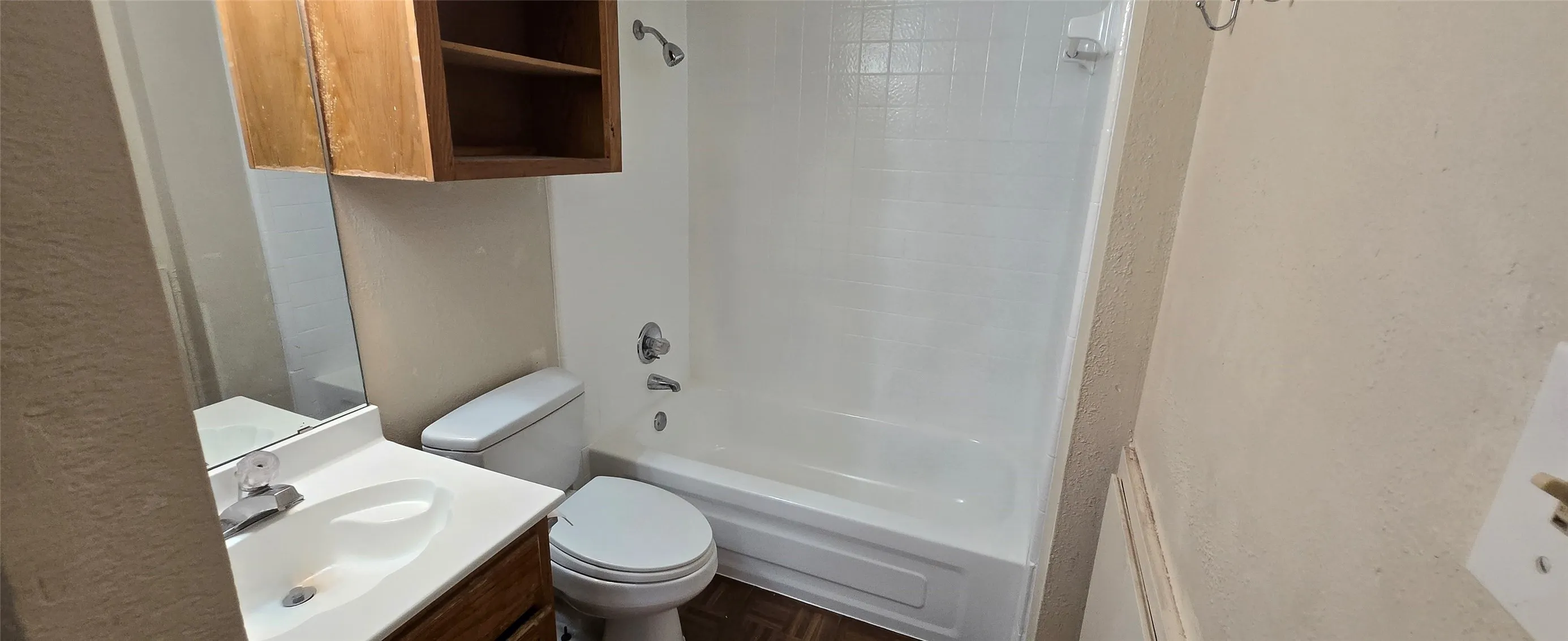 Condominium For Sale in Dallas County , 9805 Walnut Street 204, Dallas, Texas 75243, 2 Bedroom, 2 Bathroom, Garage spaces, 894 Sqft, built in 1981, Price $75,000, mls#21306177, Real Estate Agent in Dallas, Homes For Sale in Dallas county, Homes For Sale in Dallas, Realtor in Dallas Texas, Real Estate Brokerage Independent Realty Texas, Luminita Cordes Realtor