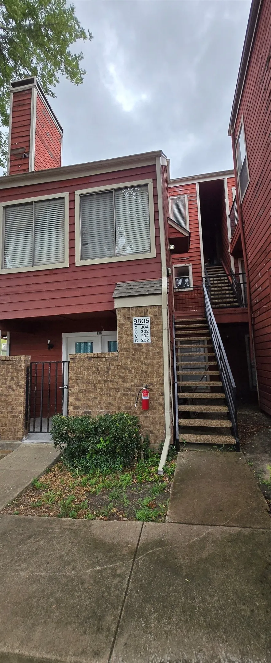 Condominium For Sale in Dallas County , 9805 Walnut Street 204, Dallas, Texas 75243, 2 Bedroom, 2 Bathroom, Garage spaces, 894 Sqft, built in 1981, Price $75,000, mls#21306177, Real Estate Agent in Dallas, Homes For Sale in Dallas county, Homes For Sale in Dallas, Realtor in Dallas Texas, Real Estate Brokerage Independent Realty Texas, Luminita Cordes Realtor