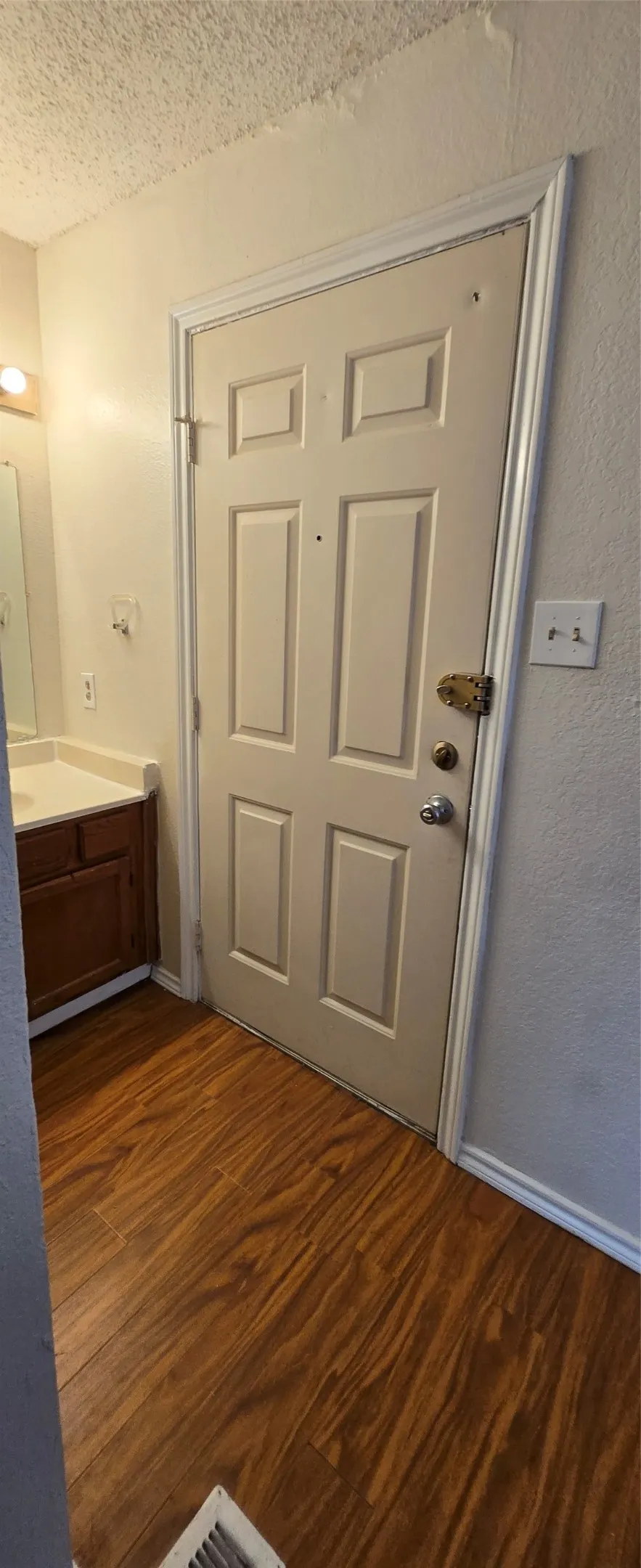 Condominium For Sale in Dallas County , 9805 Walnut Street 204, Dallas, Texas 75243, 2 Bedroom, 2 Bathroom, Garage spaces, 894 Sqft, built in 1981, Price $75,000, mls#21306177, Real Estate Agent in Dallas, Homes For Sale in Dallas county, Homes For Sale in Dallas, Realtor in Dallas Texas, Real Estate Brokerage Independent Realty Texas, Luminita Cordes Realtor