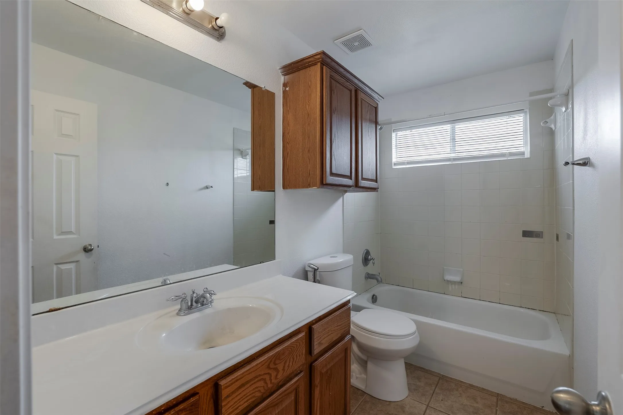 Single Family Residence For Sale in Tarrant County , 8128 Geranium Lane, Fort Worth, Texas 76123, 3 Bedroom, 3 Bathroom, 2 Garage spaces, 3,241 Sqft, built in 2004, mls#21306178, Real Estate Agent in Fort Worth, Homes For Sale in Tarrant county, Homes For Sale in Fort Worth, Realtor in Fort Worth Texas, Real Estate Brokerage Independent Realty Texas, Luminita Cordes Realtor