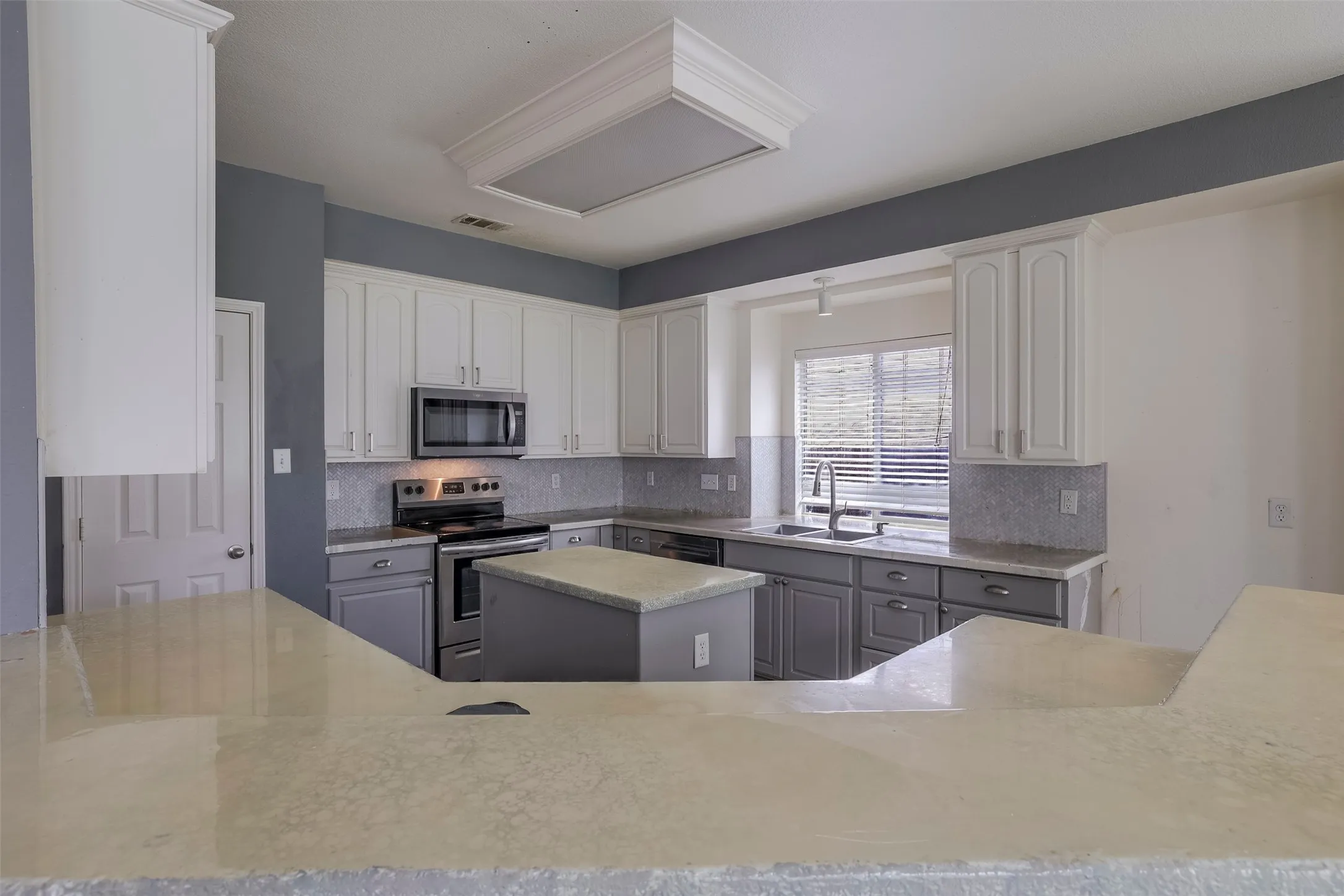 Single Family Residence For Sale in Tarrant County , 8128 Geranium Lane, Fort Worth, Texas 76123, 3 Bedroom, 3 Bathroom, 2 Garage spaces, 3,241 Sqft, built in 2004, mls#21306178, Real Estate Agent in Fort Worth, Homes For Sale in Tarrant county, Homes For Sale in Fort Worth, Realtor in Fort Worth Texas, Real Estate Brokerage Independent Realty Texas, Luminita Cordes Realtor