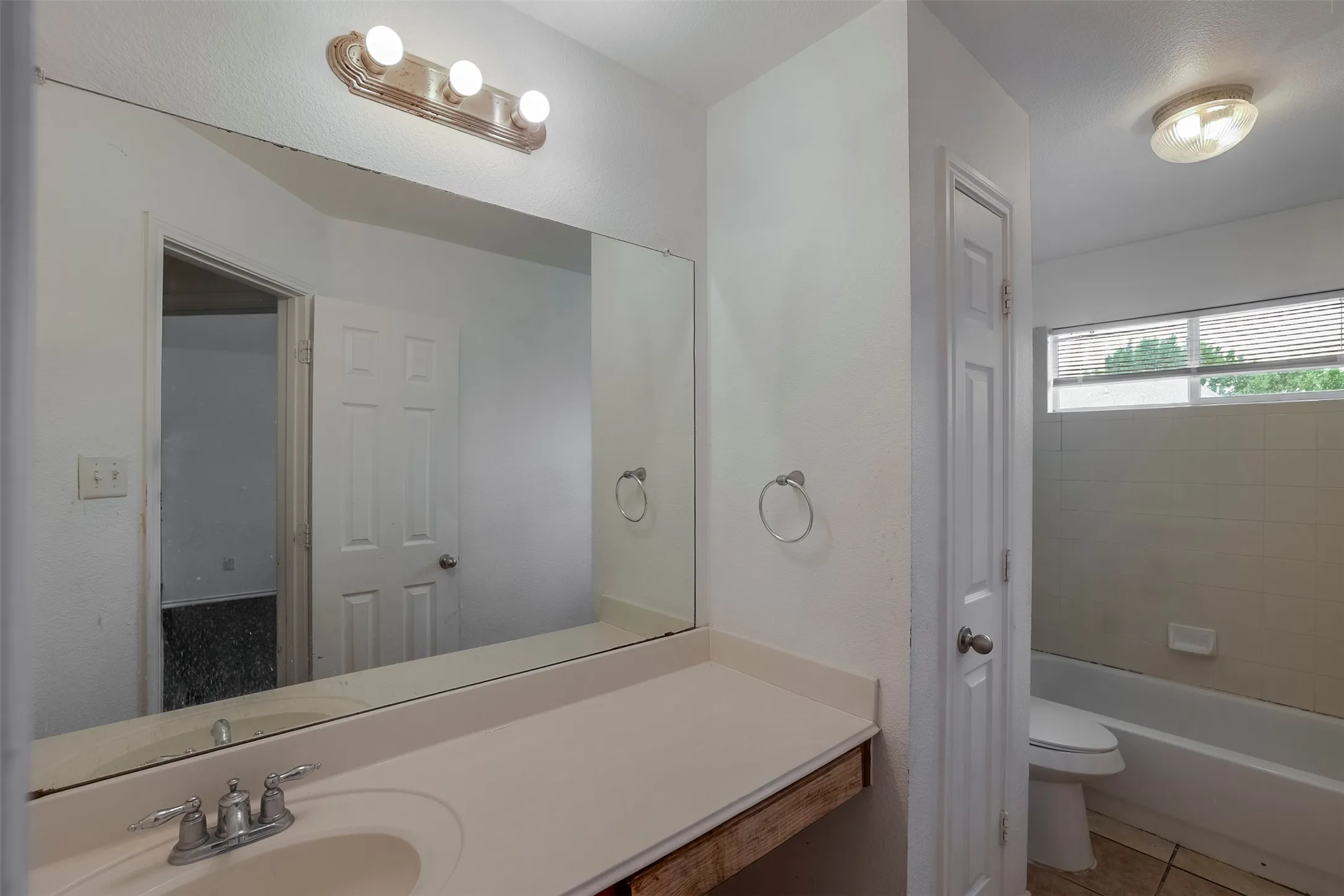 Single Family Residence For Sale in Tarrant County , 8128 Geranium Lane, Fort Worth, Texas 76123, 3 Bedroom, 3 Bathroom, 2 Garage spaces, 3,241 Sqft, built in 2004, mls#21306178, Real Estate Agent in Fort Worth, Homes For Sale in Tarrant county, Homes For Sale in Fort Worth, Realtor in Fort Worth Texas, Real Estate Brokerage Independent Realty Texas, Luminita Cordes Realtor