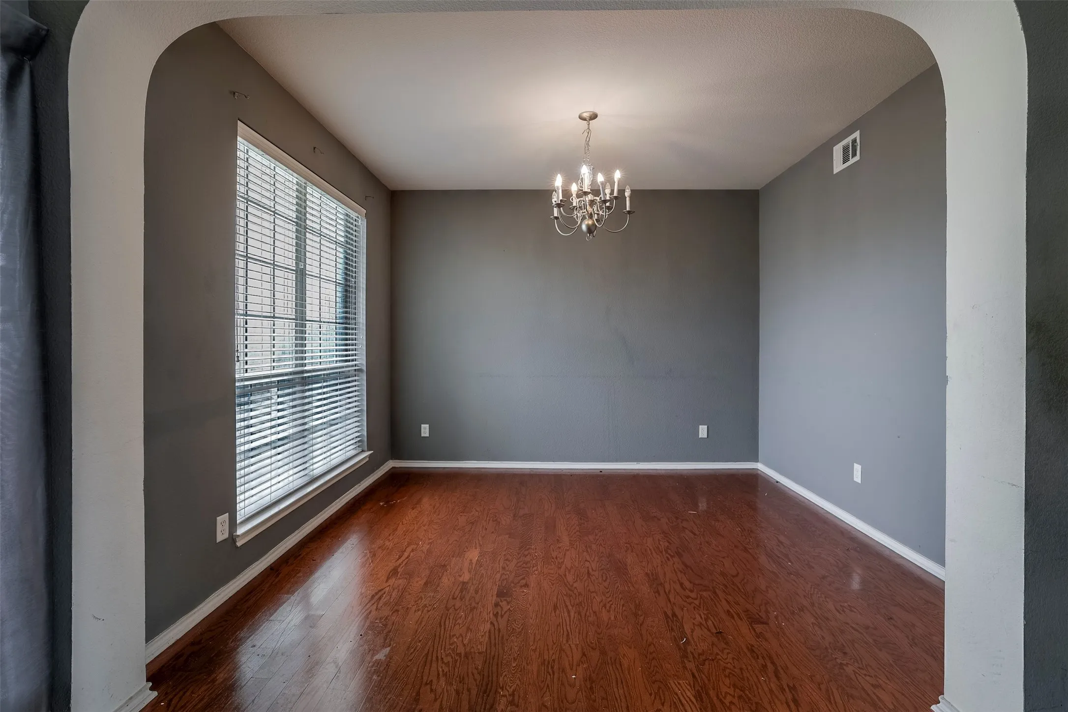 Single Family Residence For Sale in Tarrant County , 8128 Geranium Lane, Fort Worth, Texas 76123, 3 Bedroom, 3 Bathroom, 2 Garage spaces, 3,241 Sqft, built in 2004, mls#21306178, Real Estate Agent in Fort Worth, Homes For Sale in Tarrant county, Homes For Sale in Fort Worth, Realtor in Fort Worth Texas, Real Estate Brokerage Independent Realty Texas, Luminita Cordes Realtor