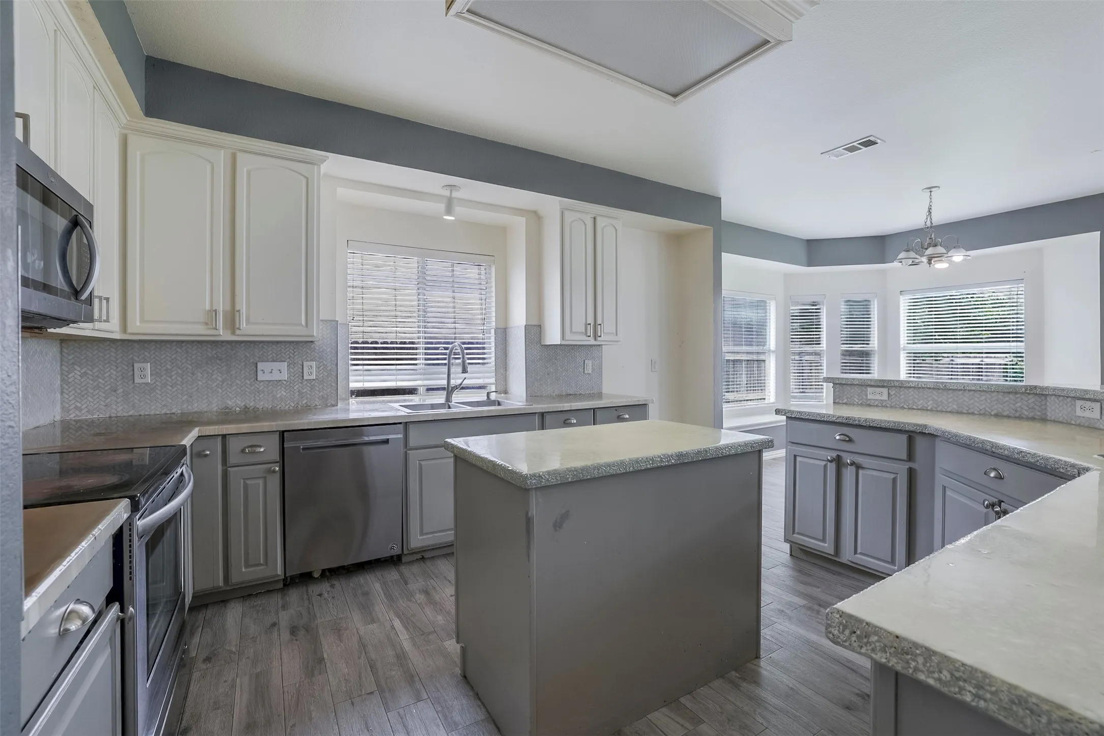 Single Family Residence For Sale in Tarrant County , 8128 Geranium Lane, Fort Worth, Texas 76123, 3 Bedroom, 3 Bathroom, 2 Garage spaces, 3,241 Sqft, built in 2004, mls#21306178, Real Estate Agent in Fort Worth, Homes For Sale in Tarrant county, Homes For Sale in Fort Worth, Realtor in Fort Worth Texas, Real Estate Brokerage Independent Realty Texas, Luminita Cordes Realtor