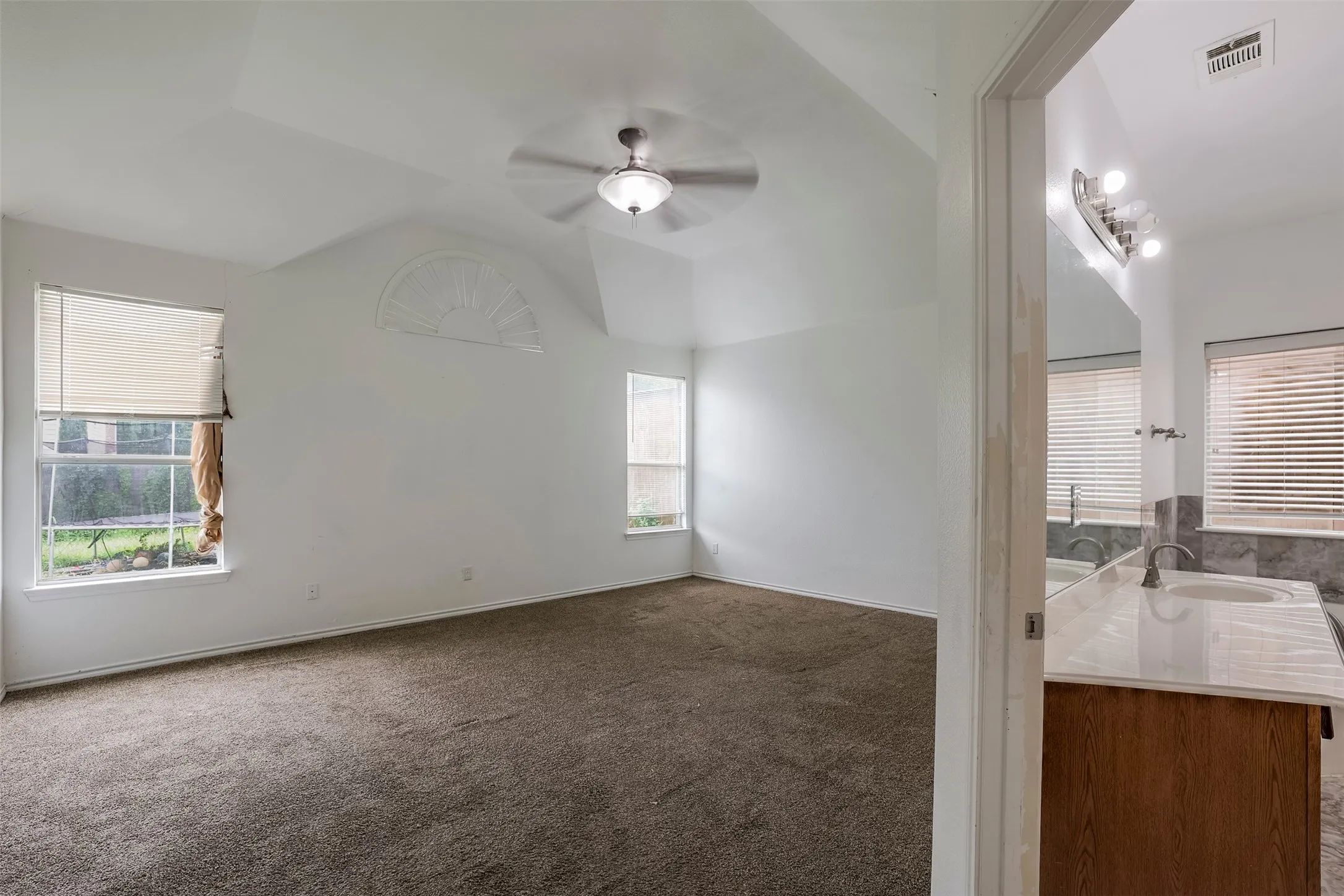 Single Family Residence For Sale in Tarrant County , 8128 Geranium Lane, Fort Worth, Texas 76123, 3 Bedroom, 3 Bathroom, 2 Garage spaces, 3,241 Sqft, built in 2004, mls#21306178, Real Estate Agent in Fort Worth, Homes For Sale in Tarrant county, Homes For Sale in Fort Worth, Realtor in Fort Worth Texas, Real Estate Brokerage Independent Realty Texas, Luminita Cordes Realtor