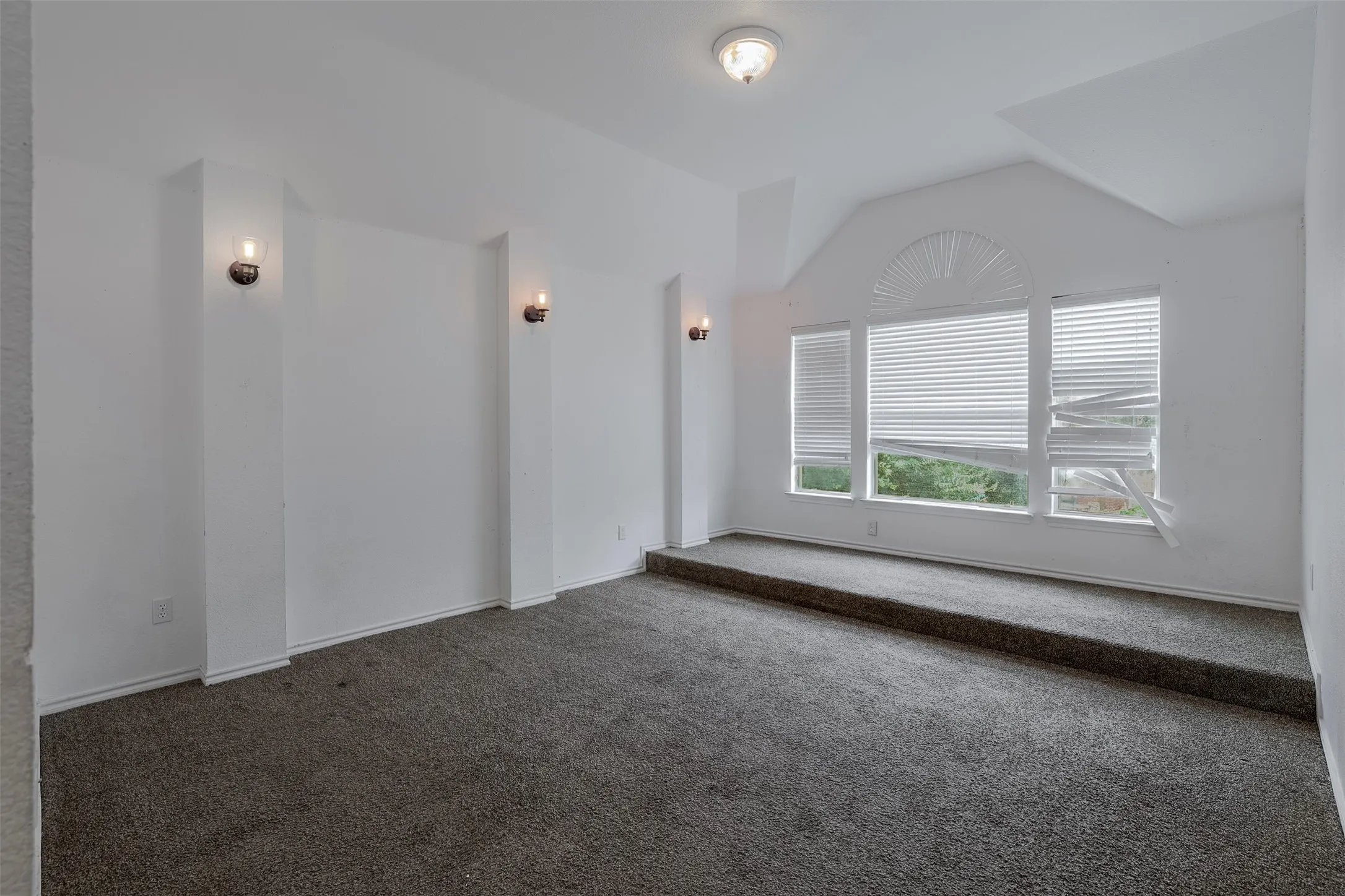 Single Family Residence For Sale in Tarrant County , 8128 Geranium Lane, Fort Worth, Texas 76123, 3 Bedroom, 3 Bathroom, 2 Garage spaces, 3,241 Sqft, built in 2004, mls#21306178, Real Estate Agent in Fort Worth, Homes For Sale in Tarrant county, Homes For Sale in Fort Worth, Realtor in Fort Worth Texas, Real Estate Brokerage Independent Realty Texas, Luminita Cordes Realtor