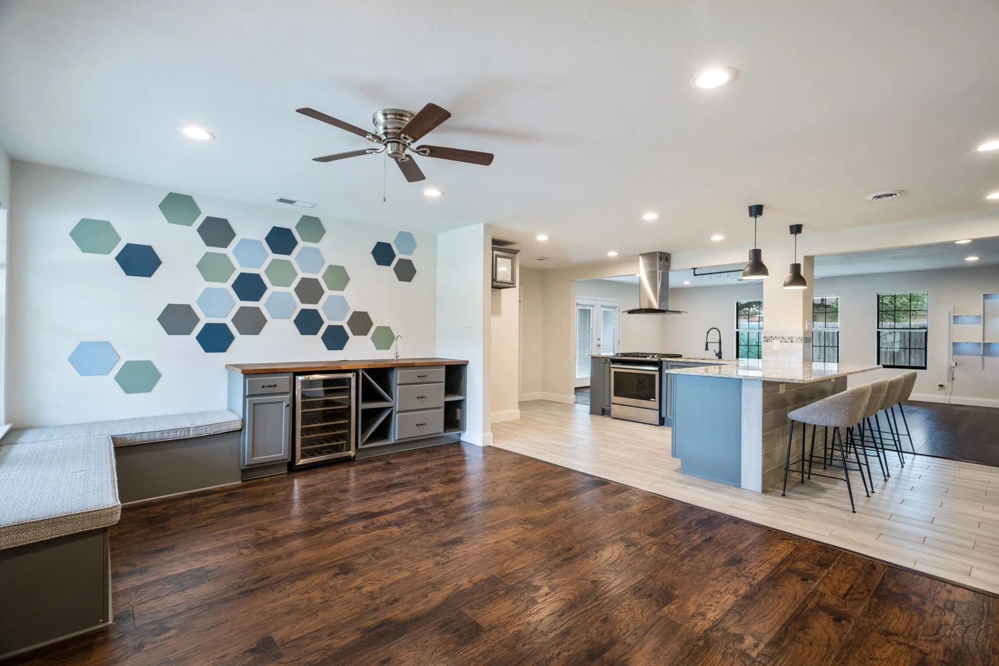 Single Family Residence For Sale in Dallas County , 3005 Cameo Lane, Farmers Branch, Texas 75234, 3 Bedroom, 2 Bathroom, 2 Garage spaces, 1,976 Sqft, built in 1958, mls#21304581, Real Estate Agent in Farmers Branch, Homes For Sale in Dallas county, Homes For Sale in Farmers Branch, Realtor in Farmers Branch Texas, Real Estate Brokerage Independent Realty Texas, Luminita Cordes Realtor