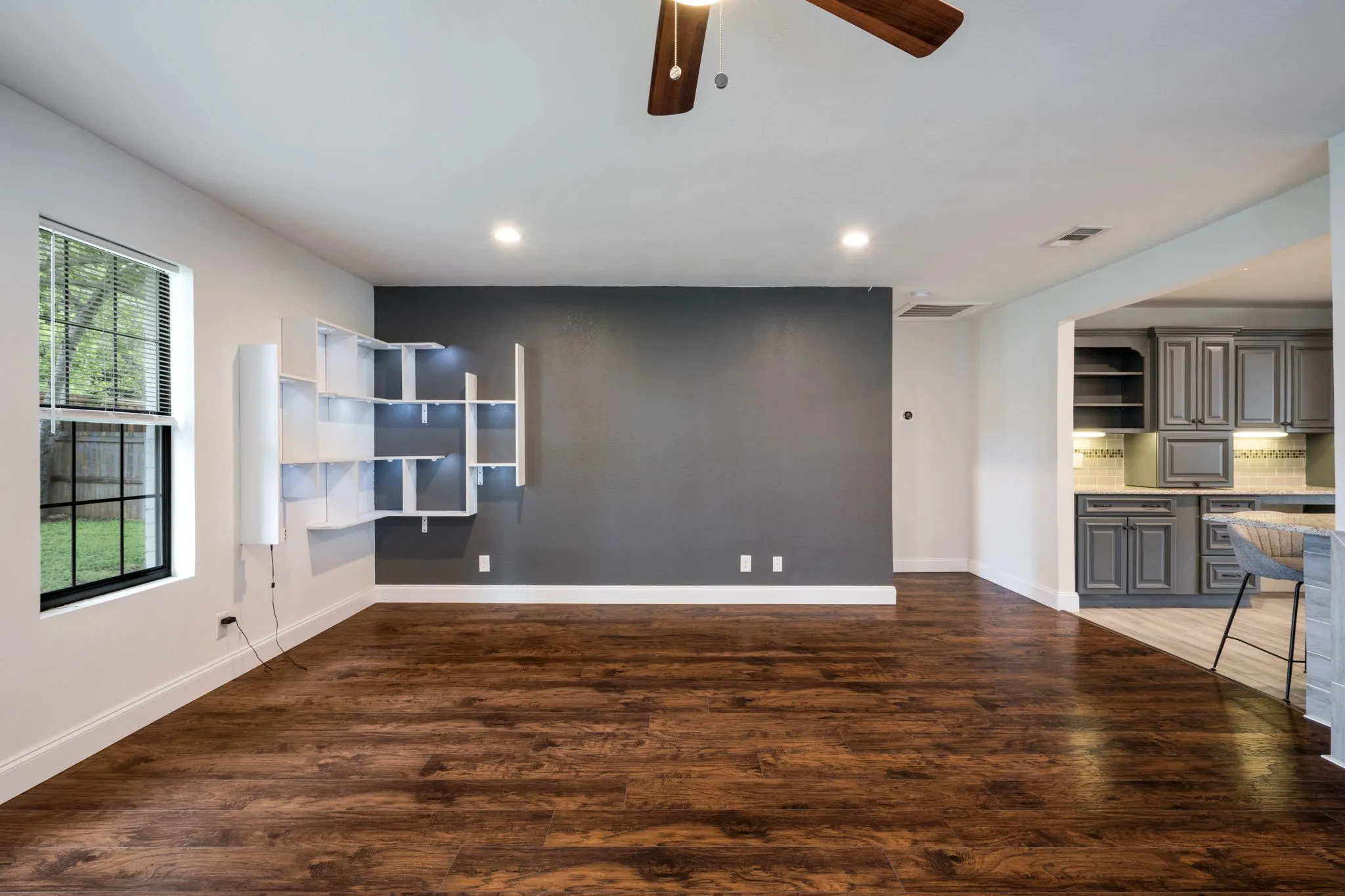 Single Family Residence For Sale in Dallas County , 3005 Cameo Lane, Farmers Branch, Texas 75234, 3 Bedroom, 2 Bathroom, 2 Garage spaces, 1,976 Sqft, built in 1958, mls#21304581, Real Estate Agent in Farmers Branch, Homes For Sale in Dallas county, Homes For Sale in Farmers Branch, Realtor in Farmers Branch Texas, Real Estate Brokerage Independent Realty Texas, Luminita Cordes Realtor