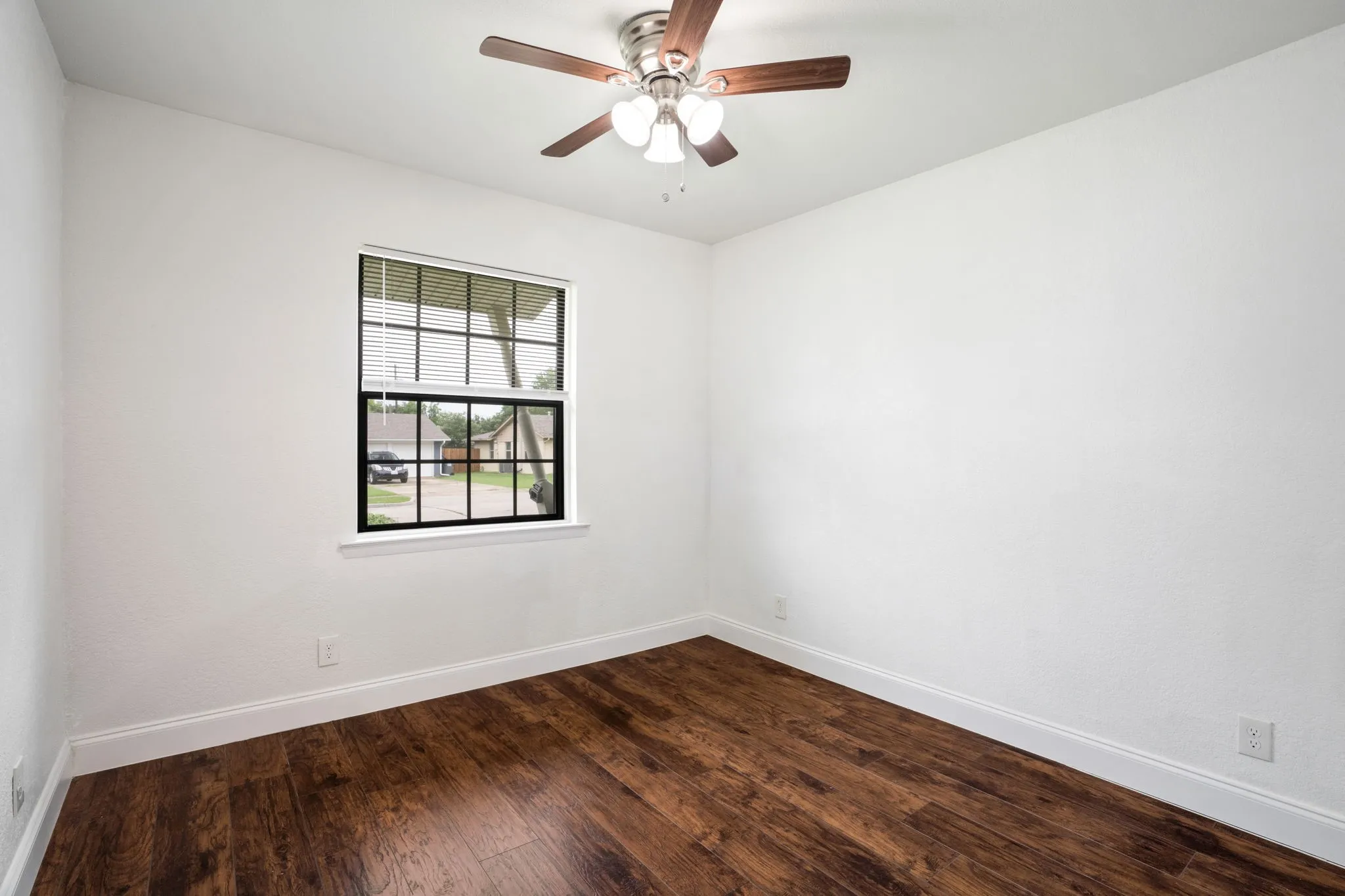 Single Family Residence For Sale in Dallas County , 3005 Cameo Lane, Farmers Branch, Texas 75234, 3 Bedroom, 2 Bathroom, 2 Garage spaces, 1,976 Sqft, built in 1958, mls#21304581, Real Estate Agent in Farmers Branch, Homes For Sale in Dallas county, Homes For Sale in Farmers Branch, Realtor in Farmers Branch Texas, Real Estate Brokerage Independent Realty Texas, Luminita Cordes Realtor