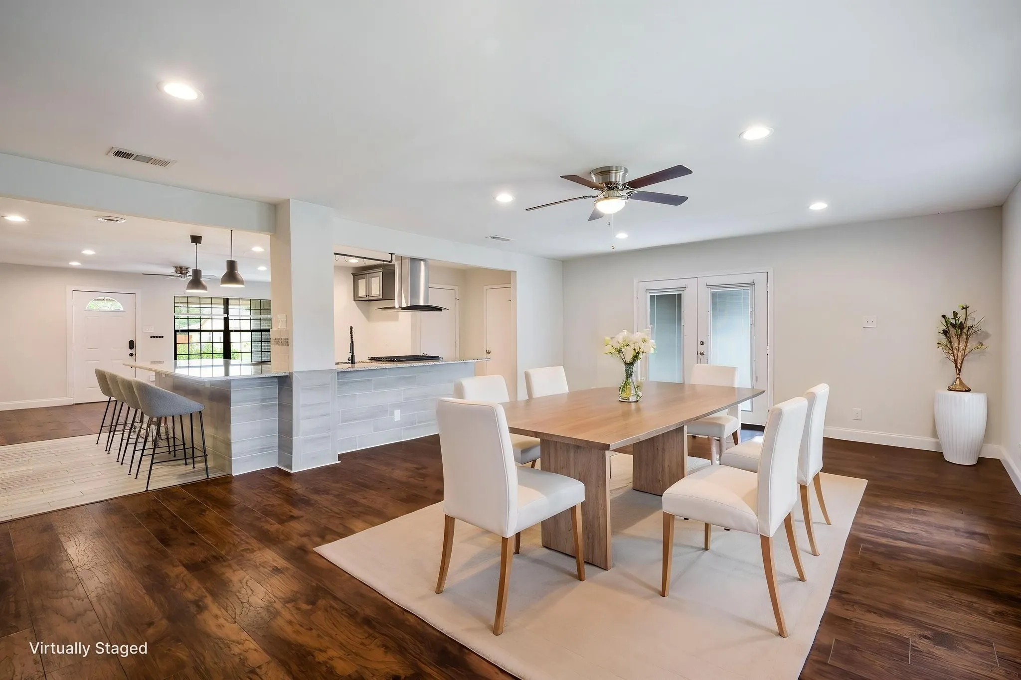 Single Family Residence For Sale in Dallas County , 3005 Cameo Lane, Farmers Branch, Texas 75234, 3 Bedroom, 2 Bathroom, 2 Garage spaces, 1,976 Sqft, built in 1958, mls#21304581, Real Estate Agent in Farmers Branch, Homes For Sale in Dallas county, Homes For Sale in Farmers Branch, Realtor in Farmers Branch Texas, Real Estate Brokerage Independent Realty Texas, Luminita Cordes Realtor