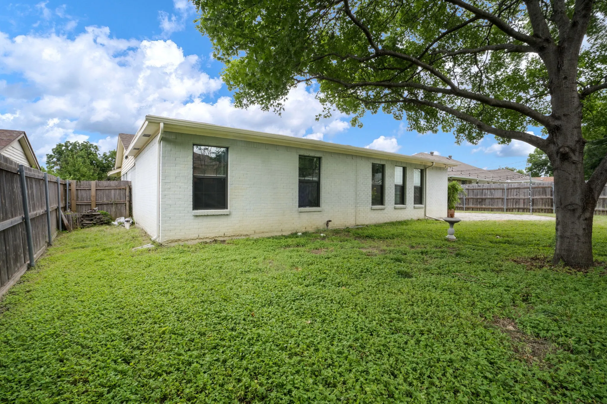 Single Family Residence For Sale in Dallas County , 3005 Cameo Lane, Farmers Branch, Texas 75234, 3 Bedroom, 2 Bathroom, 2 Garage spaces, 1,976 Sqft, built in 1958, mls#21304581, Real Estate Agent in Farmers Branch, Homes For Sale in Dallas county, Homes For Sale in Farmers Branch, Realtor in Farmers Branch Texas, Real Estate Brokerage Independent Realty Texas, Luminita Cordes Realtor