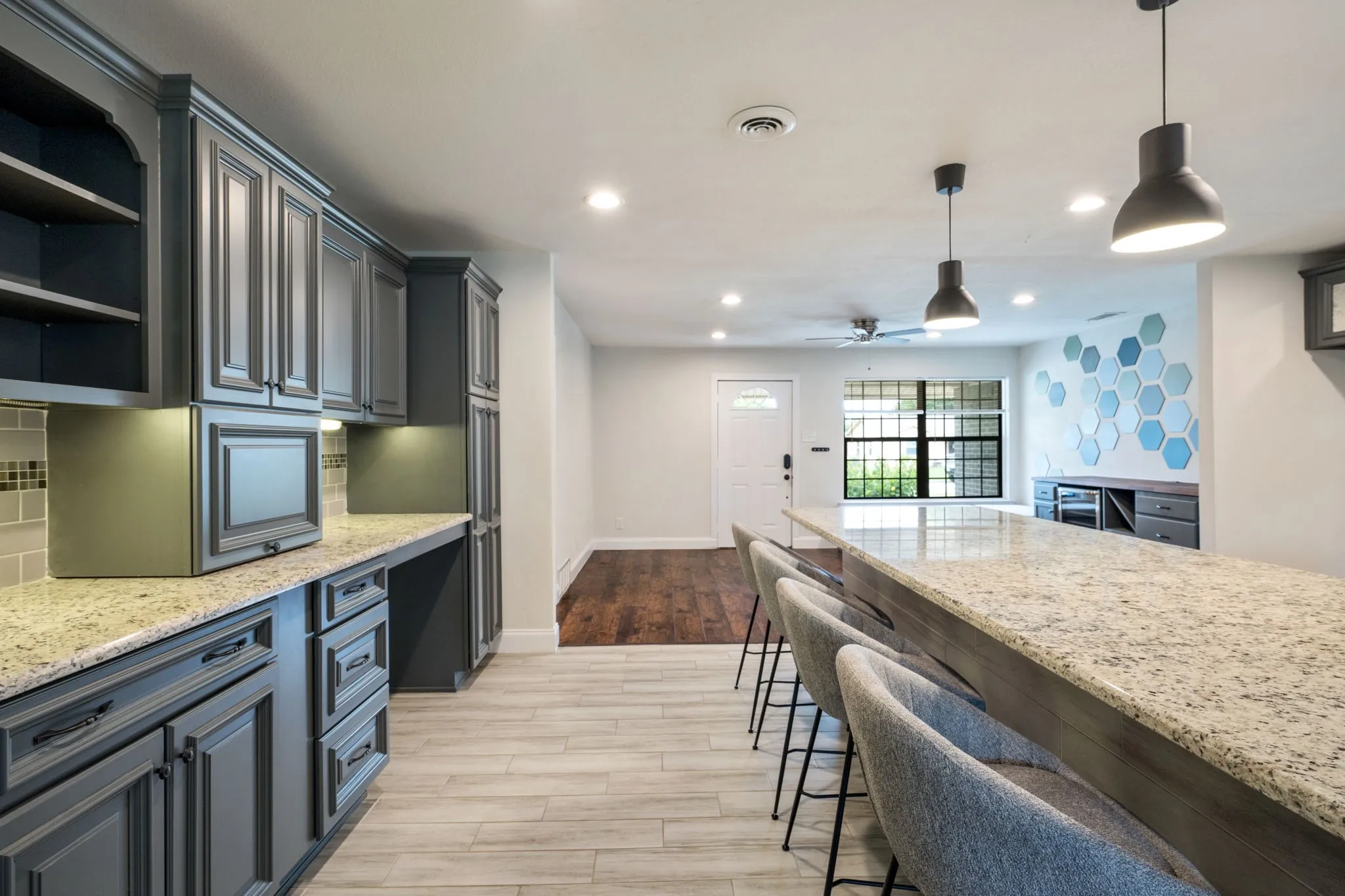 Single Family Residence For Sale in Dallas County , 3005 Cameo Lane, Farmers Branch, Texas 75234, 3 Bedroom, 2 Bathroom, 2 Garage spaces, 1,976 Sqft, built in 1958, mls#21304581, Real Estate Agent in Farmers Branch, Homes For Sale in Dallas county, Homes For Sale in Farmers Branch, Realtor in Farmers Branch Texas, Real Estate Brokerage Independent Realty Texas, Luminita Cordes Realtor
