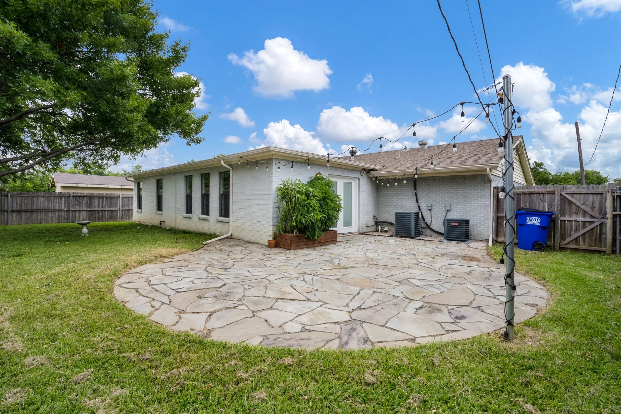 Single Family Residence For Sale in Dallas County , 3005 Cameo Lane, Farmers Branch, Texas 75234, 3 Bedroom, 2 Bathroom, 2 Garage spaces, 1,976 Sqft, built in 1958, mls#21304581, Real Estate Agent in Farmers Branch, Homes For Sale in Dallas county, Homes For Sale in Farmers Branch, Realtor in Farmers Branch Texas, Real Estate Brokerage Independent Realty Texas, Luminita Cordes Realtor