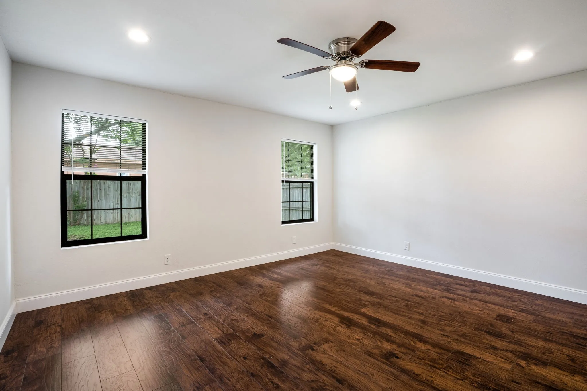 Single Family Residence For Sale in Dallas County , 3005 Cameo Lane, Farmers Branch, Texas 75234, 3 Bedroom, 2 Bathroom, 2 Garage spaces, 1,976 Sqft, built in 1958, mls#21304581, Real Estate Agent in Farmers Branch, Homes For Sale in Dallas county, Homes For Sale in Farmers Branch, Realtor in Farmers Branch Texas, Real Estate Brokerage Independent Realty Texas, Luminita Cordes Realtor