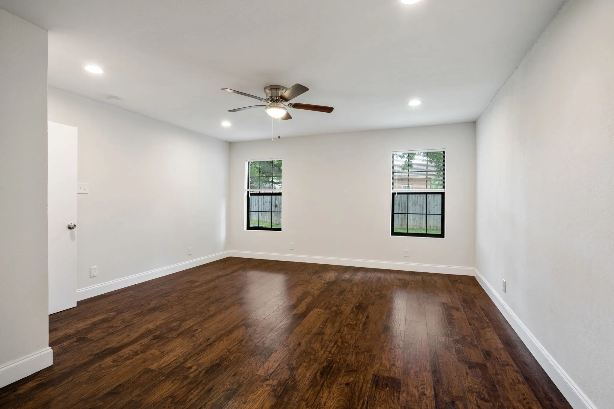 Single Family Residence For Sale in Dallas County , 3005 Cameo Lane, Farmers Branch, Texas 75234, 3 Bedroom, 2 Bathroom, 2 Garage spaces, 1,976 Sqft, built in 1958, mls#21304581, Real Estate Agent in Farmers Branch, Homes For Sale in Dallas county, Homes For Sale in Farmers Branch, Realtor in Farmers Branch Texas, Real Estate Brokerage Independent Realty Texas, Luminita Cordes Realtor