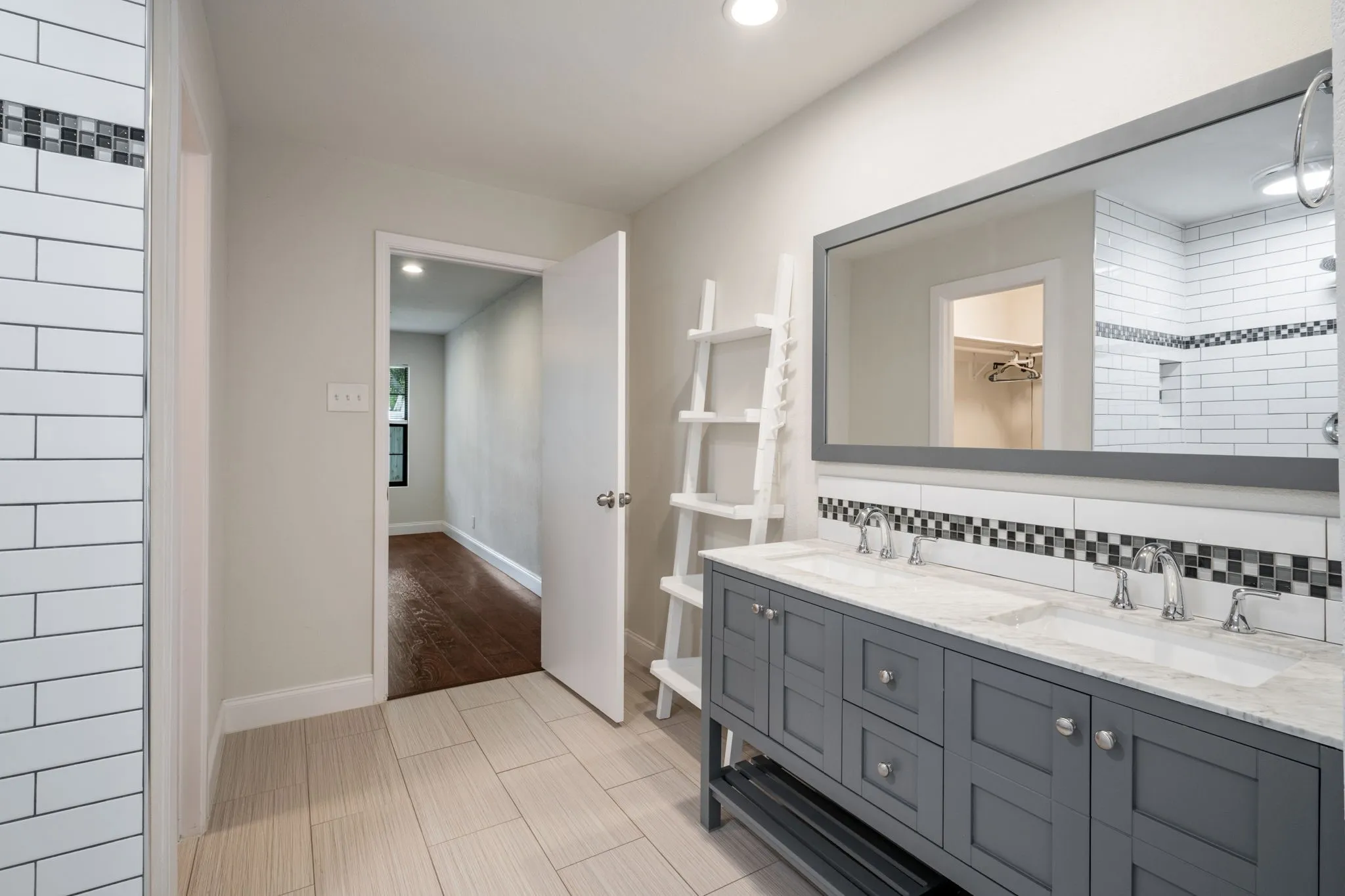 Single Family Residence For Sale in Dallas County , 3005 Cameo Lane, Farmers Branch, Texas 75234, 3 Bedroom, 2 Bathroom, 2 Garage spaces, 1,976 Sqft, built in 1958, mls#21304581, Real Estate Agent in Farmers Branch, Homes For Sale in Dallas county, Homes For Sale in Farmers Branch, Realtor in Farmers Branch Texas, Real Estate Brokerage Independent Realty Texas, Luminita Cordes Realtor