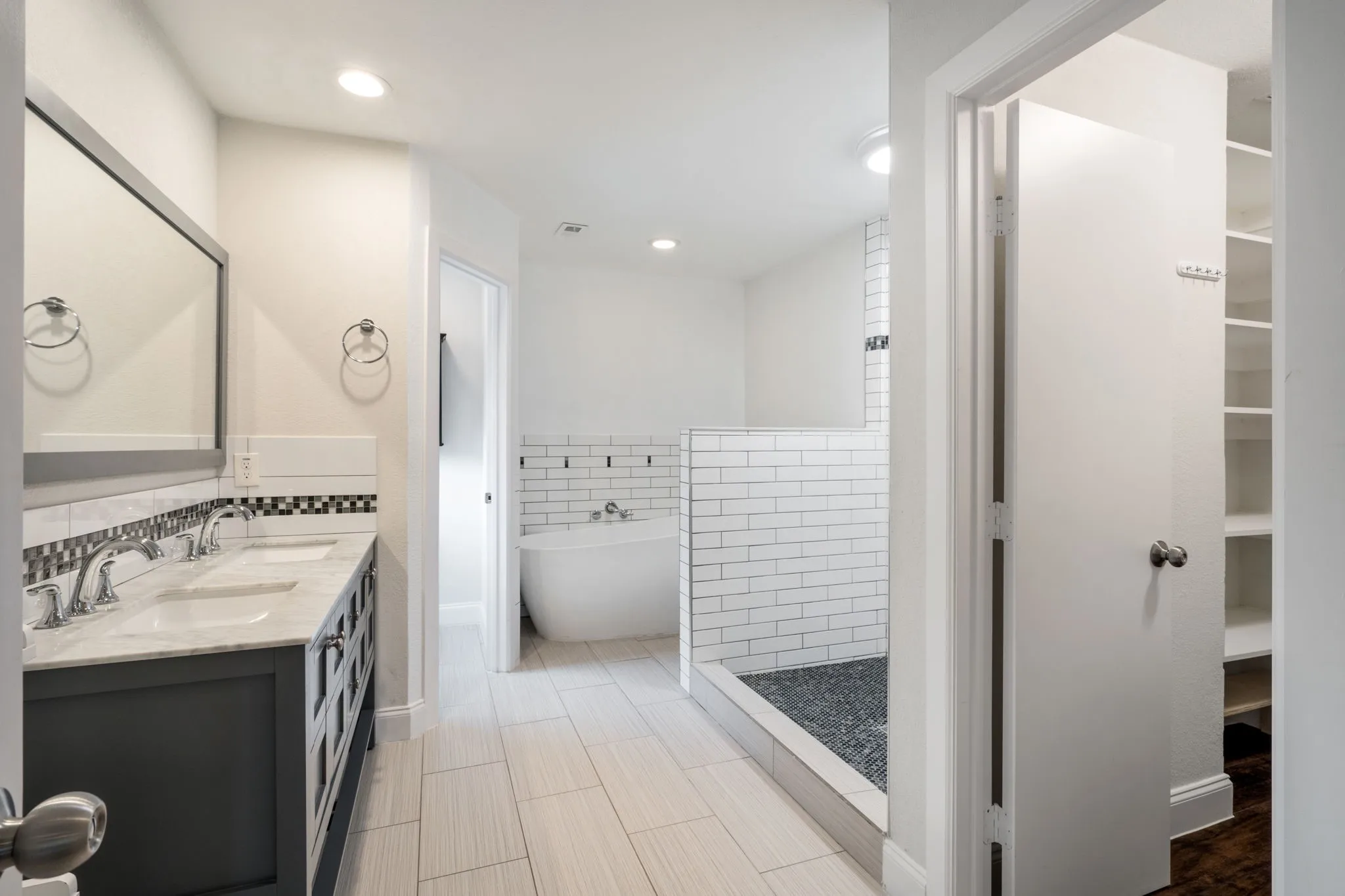 Single Family Residence For Sale in Dallas County , 3005 Cameo Lane, Farmers Branch, Texas 75234, 3 Bedroom, 2 Bathroom, 2 Garage spaces, 1,976 Sqft, built in 1958, mls#21304581, Real Estate Agent in Farmers Branch, Homes For Sale in Dallas county, Homes For Sale in Farmers Branch, Realtor in Farmers Branch Texas, Real Estate Brokerage Independent Realty Texas, Luminita Cordes Realtor