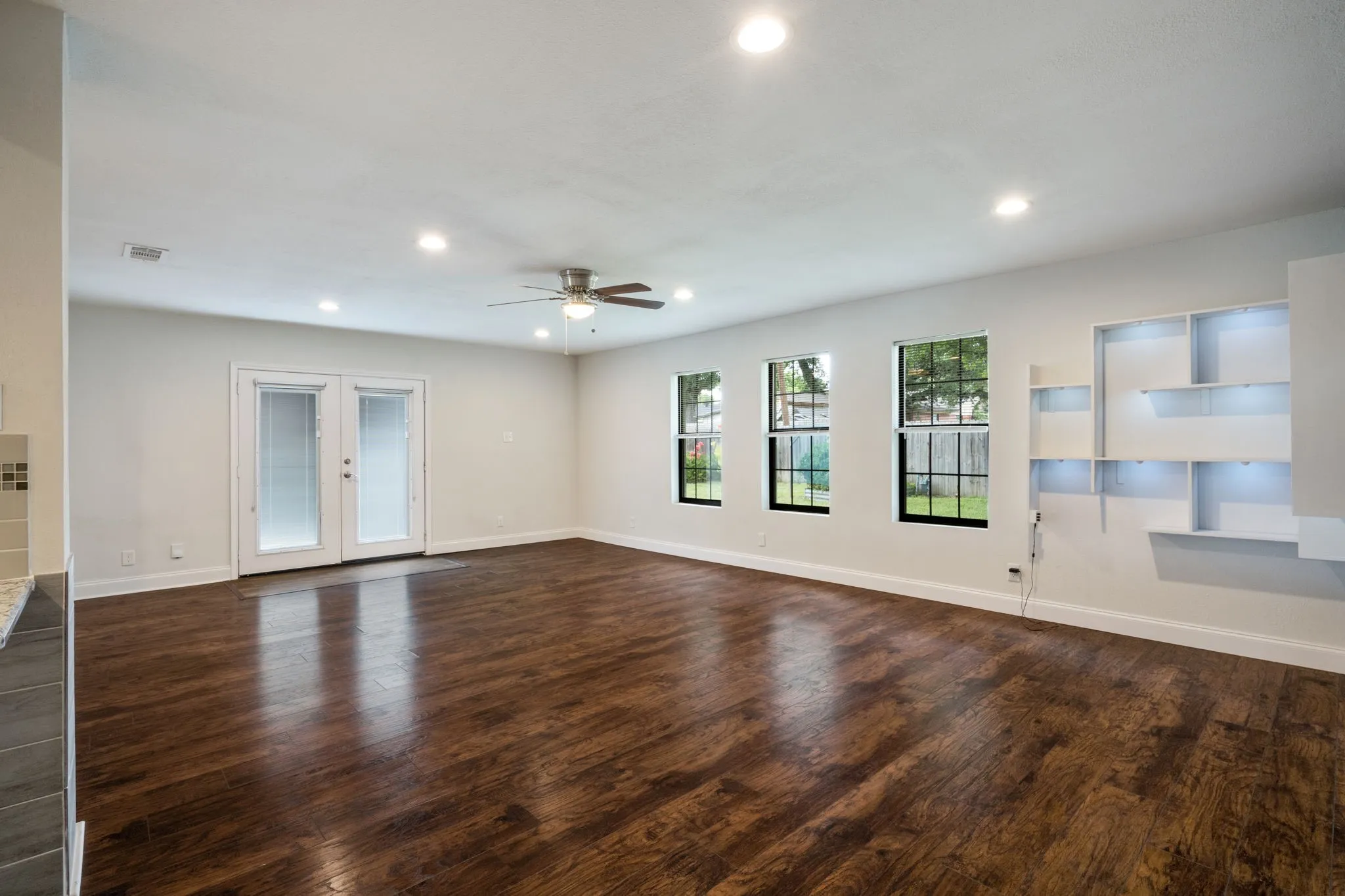 Single Family Residence For Sale in Dallas County , 3005 Cameo Lane, Farmers Branch, Texas 75234, 3 Bedroom, 2 Bathroom, 2 Garage spaces, 1,976 Sqft, built in 1958, mls#21304581, Real Estate Agent in Farmers Branch, Homes For Sale in Dallas county, Homes For Sale in Farmers Branch, Realtor in Farmers Branch Texas, Real Estate Brokerage Independent Realty Texas, Luminita Cordes Realtor
