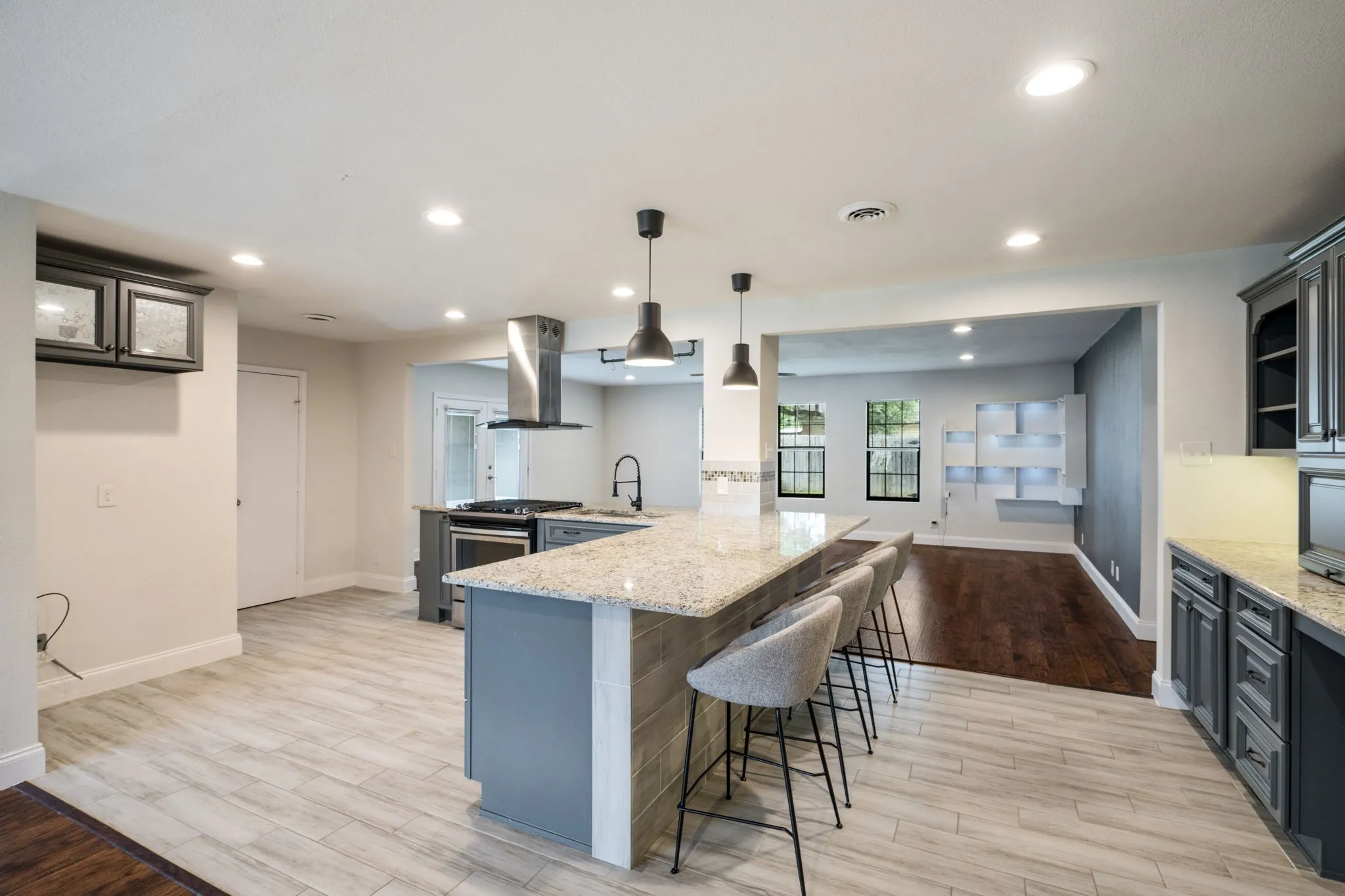Single Family Residence For Sale in Dallas County , 3005 Cameo Lane, Farmers Branch, Texas 75234, 3 Bedroom, 2 Bathroom, 2 Garage spaces, 1,976 Sqft, built in 1958, mls#21304581, Real Estate Agent in Farmers Branch, Homes For Sale in Dallas county, Homes For Sale in Farmers Branch, Realtor in Farmers Branch Texas, Real Estate Brokerage Independent Realty Texas, Luminita Cordes Realtor