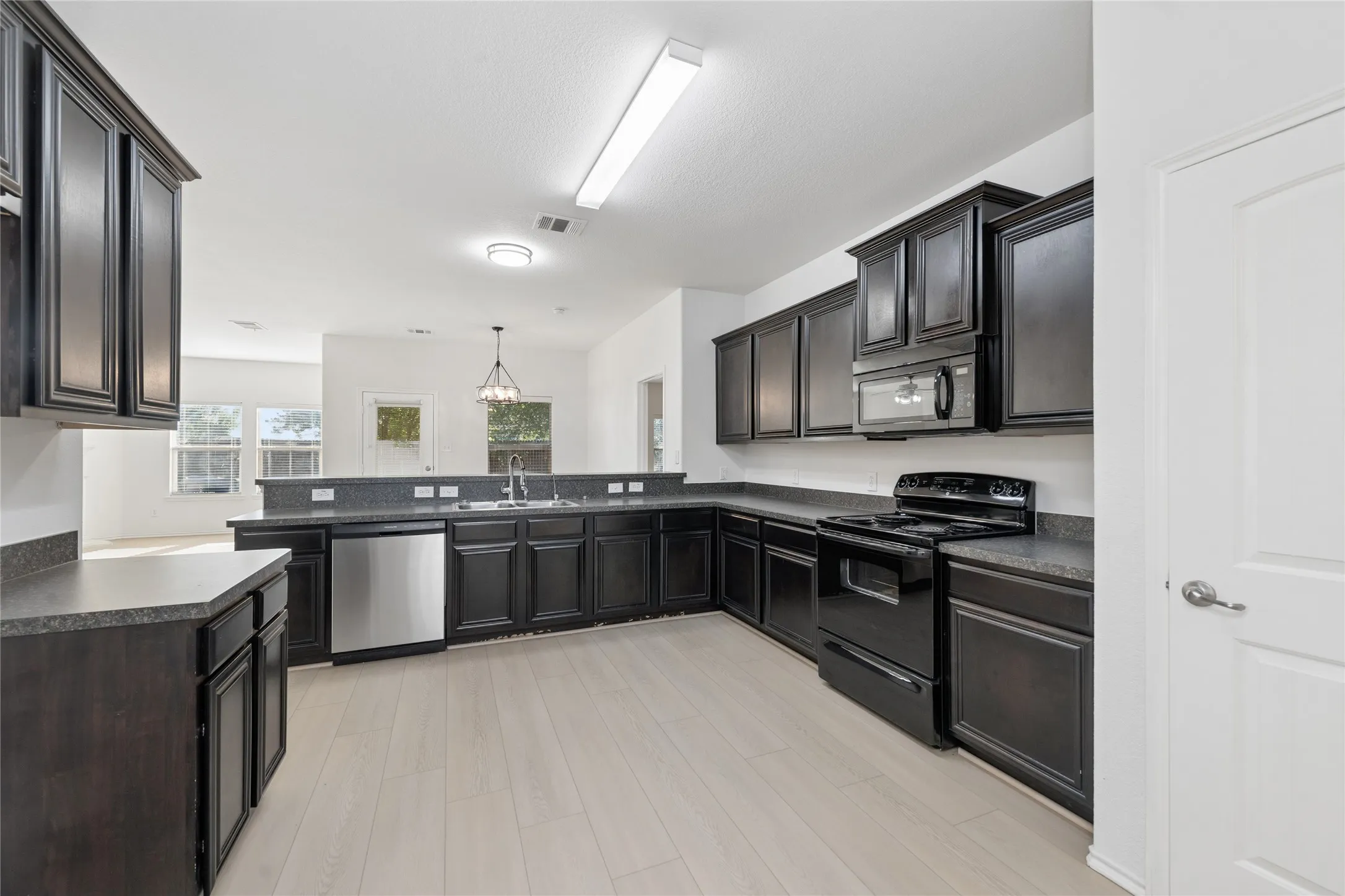 Single Family Residence For Sale in Collin County , 5209 Rustic Ridge Drive, Mc Kinney, Texas 75071, 4 Bedroom, 3 Bathroom, 2 Garage spaces, 2,916 Sqft, built in 2010, mls#21305673, Real Estate Agent in Mc Kinney, Homes For Sale in Collin county, Homes For Sale in Mc Kinney, Realtor in Mc Kinney Texas, Real Estate Brokerage Independent Realty Texas, Luminita Cordes Realtor