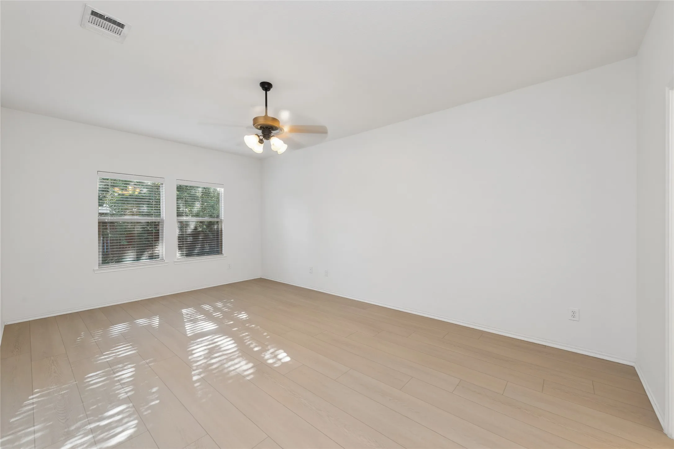 Single Family Residence For Sale in Collin County , 5209 Rustic Ridge Drive, Mc Kinney, Texas 75071, 4 Bedroom, 3 Bathroom, 2 Garage spaces, 2,916 Sqft, built in 2010, mls#21305673, Real Estate Agent in Mc Kinney, Homes For Sale in Collin county, Homes For Sale in Mc Kinney, Realtor in Mc Kinney Texas, Real Estate Brokerage Independent Realty Texas, Luminita Cordes Realtor