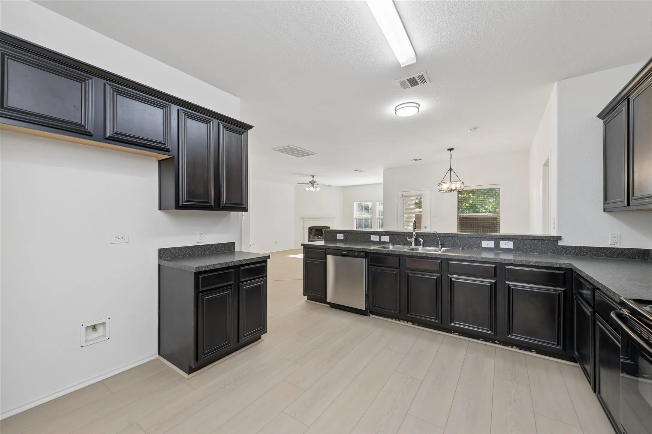 Single Family Residence For Sale in Collin County , 5209 Rustic Ridge Drive, Mc Kinney, Texas 75071, 4 Bedroom, 3 Bathroom, 2 Garage spaces, 2,916 Sqft, built in 2010, mls#21305673, Real Estate Agent in Mc Kinney, Homes For Sale in Collin county, Homes For Sale in Mc Kinney, Realtor in Mc Kinney Texas, Real Estate Brokerage Independent Realty Texas, Luminita Cordes Realtor