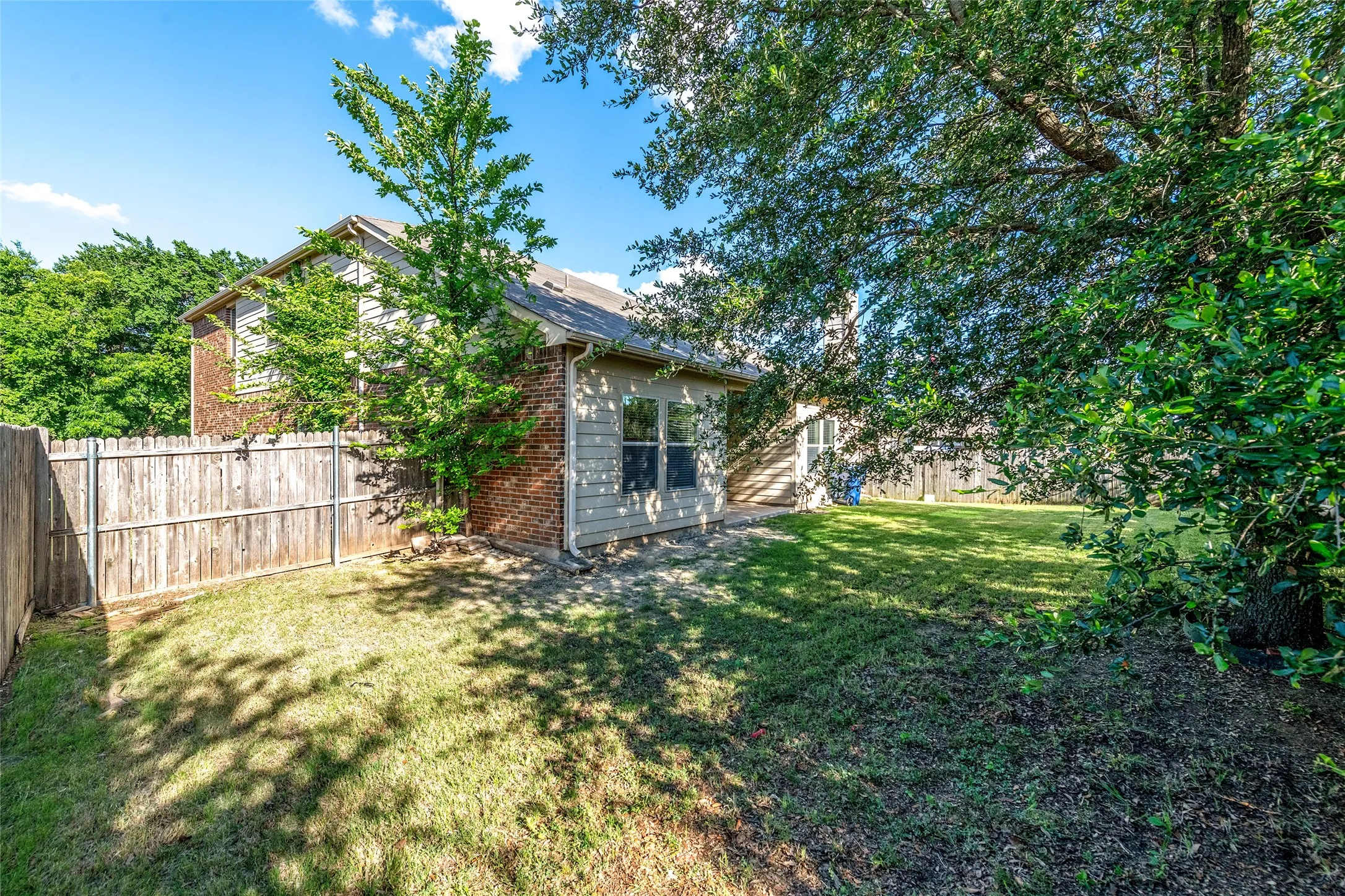 Single Family Residence For Sale in Collin County , 5209 Rustic Ridge Drive, Mc Kinney, Texas 75071, 4 Bedroom, 3 Bathroom, 2 Garage spaces, 2,916 Sqft, built in 2010, mls#21305673, Real Estate Agent in Mc Kinney, Homes For Sale in Collin county, Homes For Sale in Mc Kinney, Realtor in Mc Kinney Texas, Real Estate Brokerage Independent Realty Texas, Luminita Cordes Realtor
