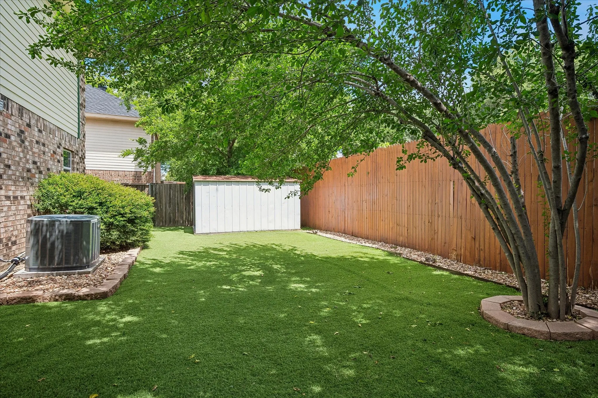 Single Family Residence For Sale in Dallas County , 301 Stoneledge Drive, Irving, Texas 75063, 2 Bedroom, 3 Bathroom, 1 Garage spaces, 1,621 Sqft, built in 1985, mls#21305764, Real Estate Agent in Irving, Homes For Sale in Dallas county, Homes For Sale in Irving, Realtor in Irving Texas, Real Estate Brokerage Independent Realty Texas, Luminita Cordes Realtor