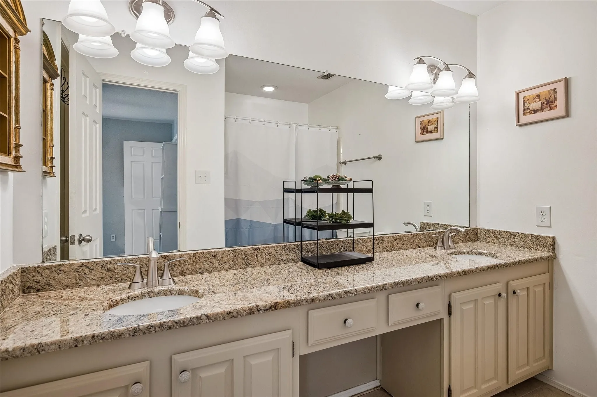 Single Family Residence For Sale in Dallas County , 301 Stoneledge Drive, Irving, Texas 75063, 2 Bedroom, 3 Bathroom, 1 Garage spaces, 1,621 Sqft, built in 1985, mls#21305764, Real Estate Agent in Irving, Homes For Sale in Dallas county, Homes For Sale in Irving, Realtor in Irving Texas, Real Estate Brokerage Independent Realty Texas, Luminita Cordes Realtor