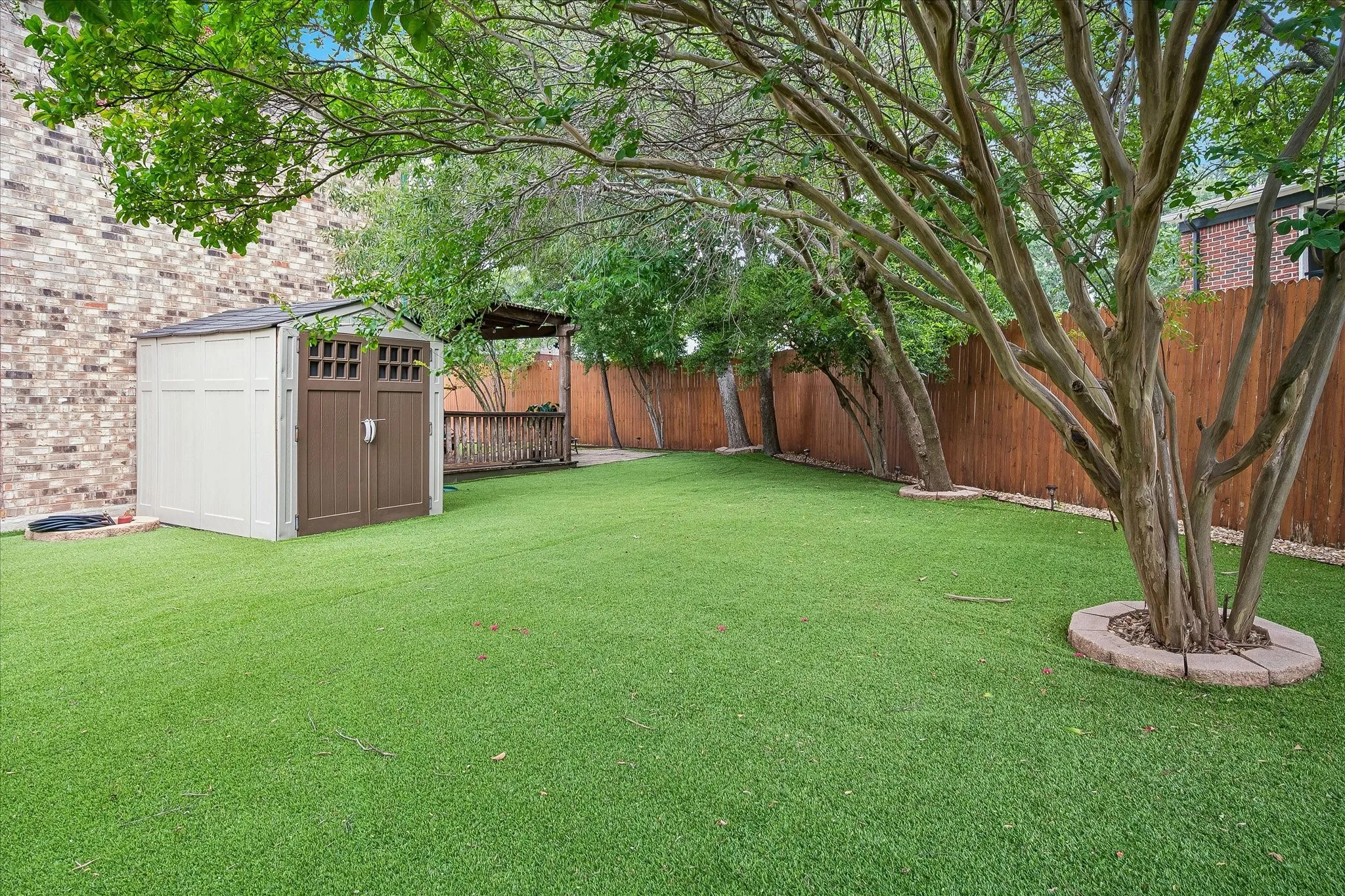 Single Family Residence For Sale in Dallas County , 301 Stoneledge Drive, Irving, Texas 75063, 2 Bedroom, 3 Bathroom, 1 Garage spaces, 1,621 Sqft, built in 1985, mls#21305764, Real Estate Agent in Irving, Homes For Sale in Dallas county, Homes For Sale in Irving, Realtor in Irving Texas, Real Estate Brokerage Independent Realty Texas, Luminita Cordes Realtor