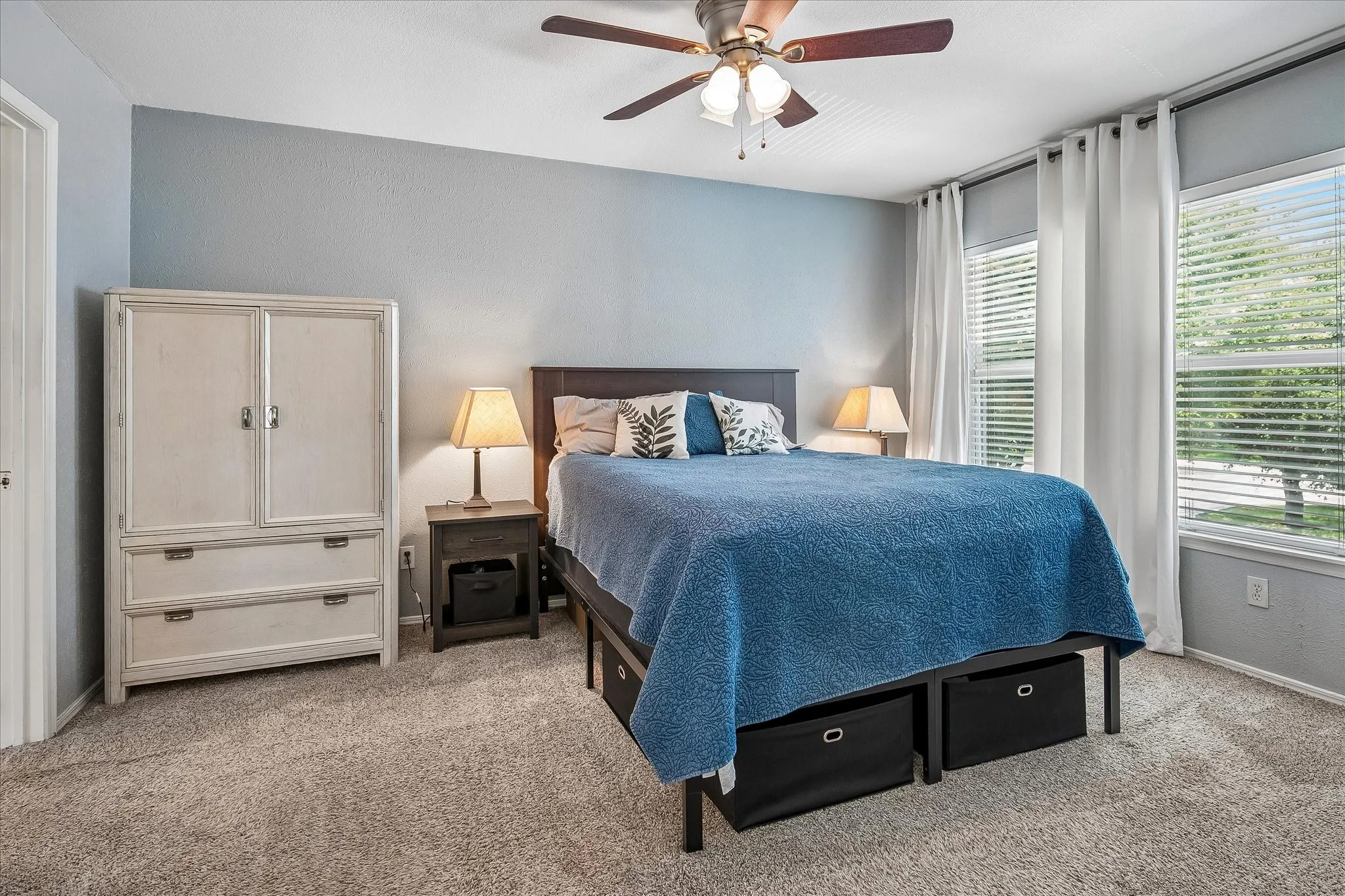 Single Family Residence For Sale in Dallas County , 301 Stoneledge Drive, Irving, Texas 75063, 2 Bedroom, 3 Bathroom, 1 Garage spaces, 1,621 Sqft, built in 1985, mls#21305764, Real Estate Agent in Irving, Homes For Sale in Dallas county, Homes For Sale in Irving, Realtor in Irving Texas, Real Estate Brokerage Independent Realty Texas, Luminita Cordes Realtor