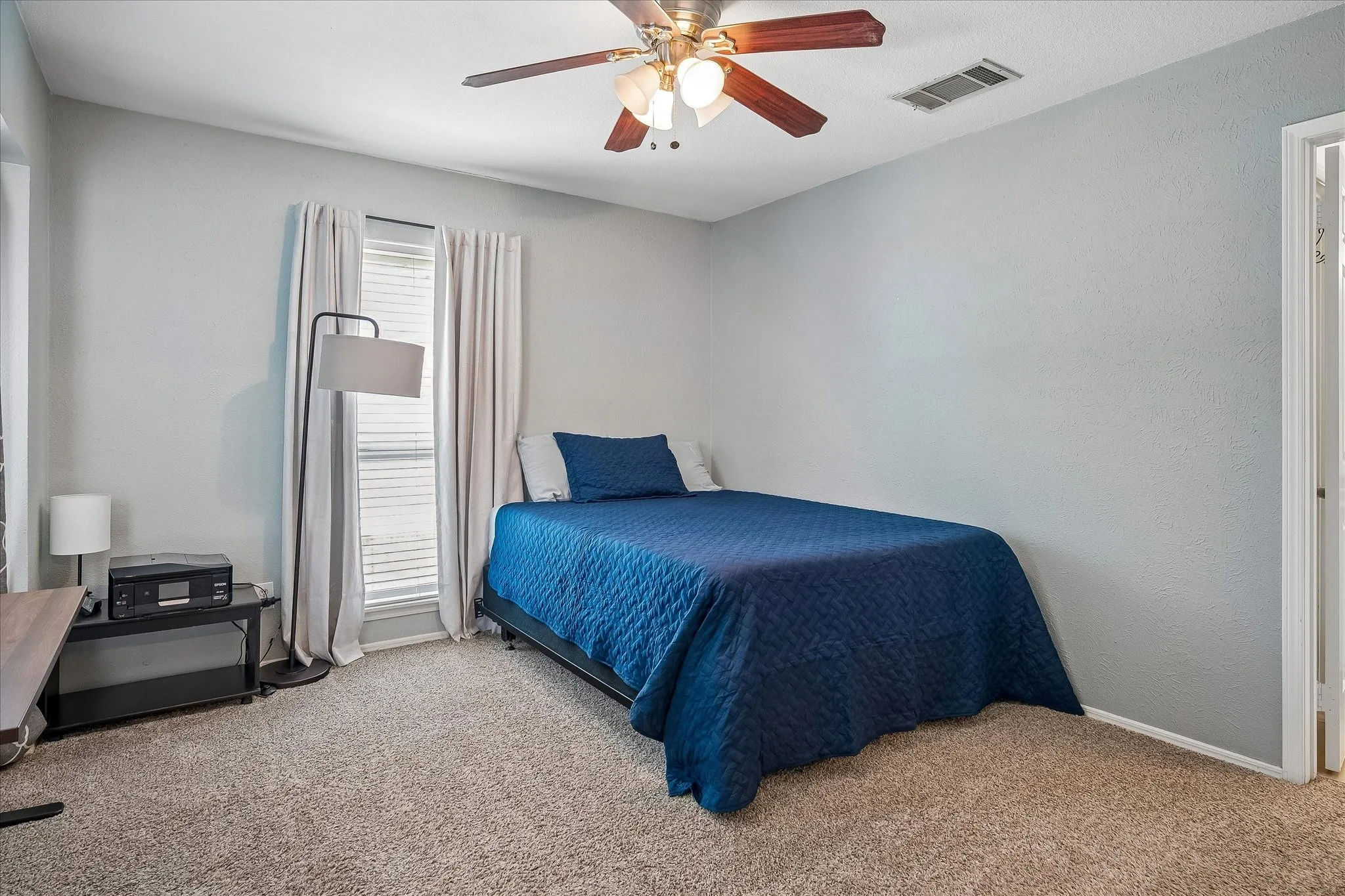 Single Family Residence For Sale in Dallas County , 301 Stoneledge Drive, Irving, Texas 75063, 2 Bedroom, 3 Bathroom, 1 Garage spaces, 1,621 Sqft, built in 1985, mls#21305764, Real Estate Agent in Irving, Homes For Sale in Dallas county, Homes For Sale in Irving, Realtor in Irving Texas, Real Estate Brokerage Independent Realty Texas, Luminita Cordes Realtor