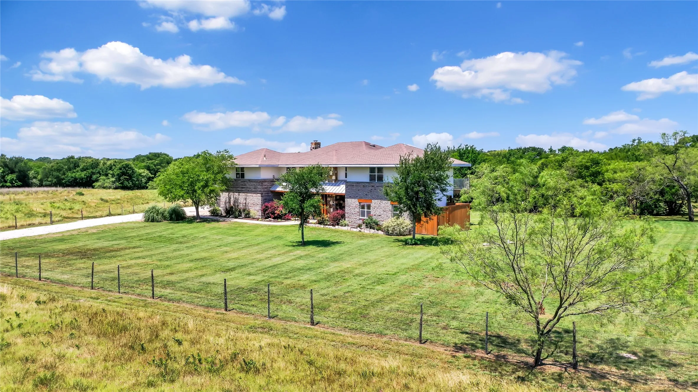 Single Family Residence For Sale in Rockwall County , 134 Longhorn Trail, Royse City, Texas 75189, 6 Bedroom, 5 Bathroom, 2 Garage spaces, 4,963 Sqft, built in 2006, mls#21295156, Real Estate Agent in Royse City, Homes For Sale in Rockwall county, Homes For Sale in Royse City, Realtor in Royse City Texas, Real Estate Brokerage Independent Realty Texas, Luminita Cordes Realtor