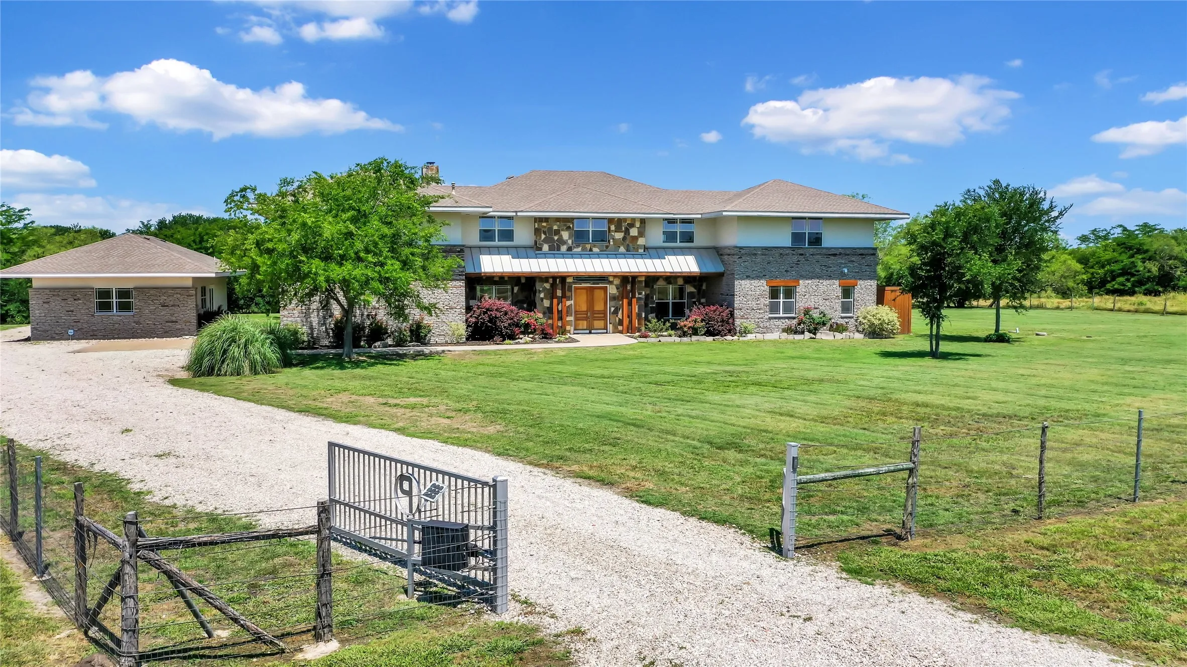 Single Family Residence For Sale in Rockwall County , 134 Longhorn Trail, Royse City, Texas 75189, 6 Bedroom, 5 Bathroom, 2 Garage spaces, 4,963 Sqft, built in 2006, mls#21295156, Real Estate Agent in Royse City, Homes For Sale in Rockwall county, Homes For Sale in Royse City, Realtor in Royse City Texas, Real Estate Brokerage Independent Realty Texas, Luminita Cordes Realtor