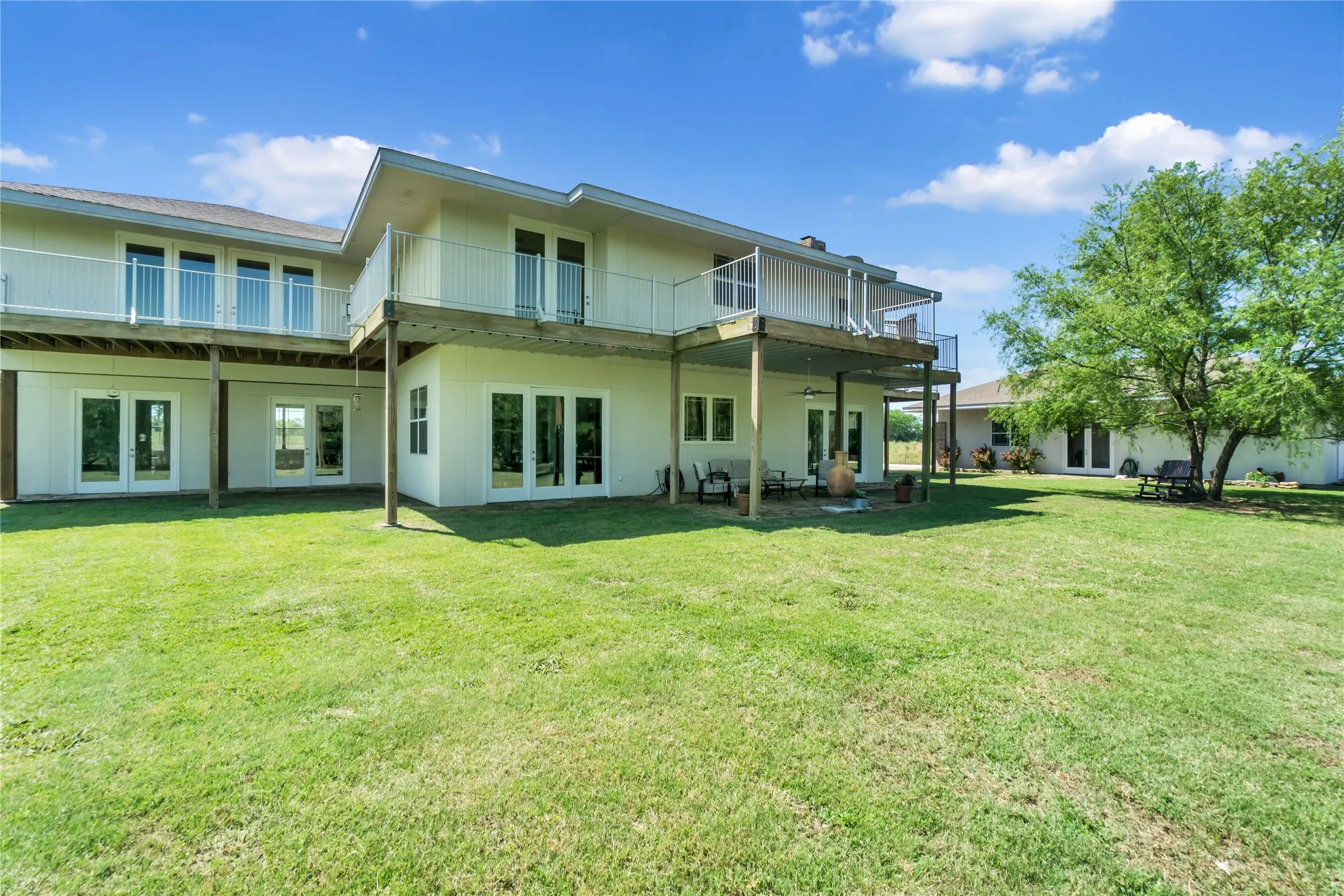 Single Family Residence For Sale in Rockwall County , 134 Longhorn Trail, Royse City, Texas 75189, 6 Bedroom, 5 Bathroom, 2 Garage spaces, 4,963 Sqft, built in 2006, mls#21295156, Real Estate Agent in Royse City, Homes For Sale in Rockwall county, Homes For Sale in Royse City, Realtor in Royse City Texas, Real Estate Brokerage Independent Realty Texas, Luminita Cordes Realtor